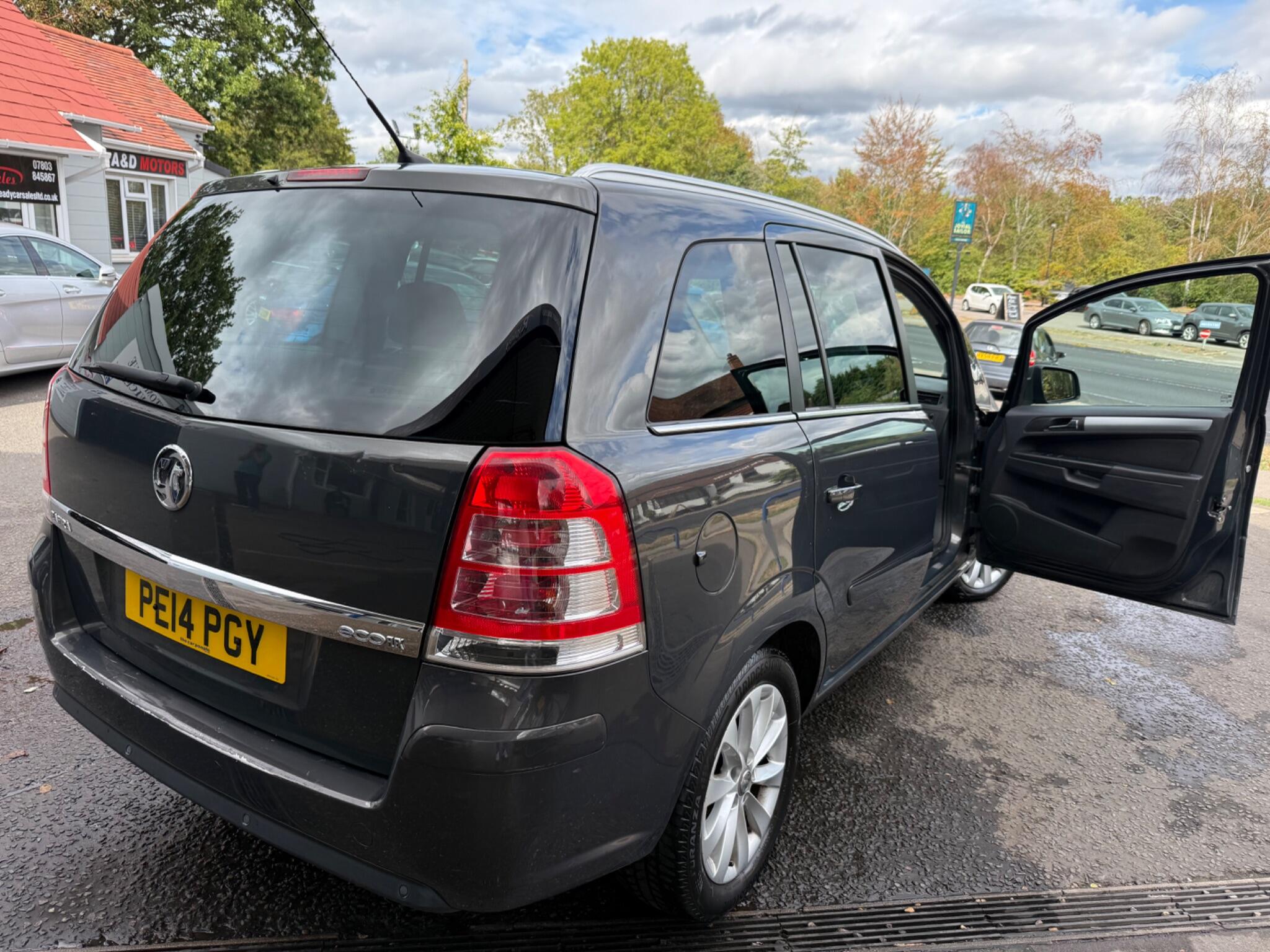 Vauxhall Zafira view 10