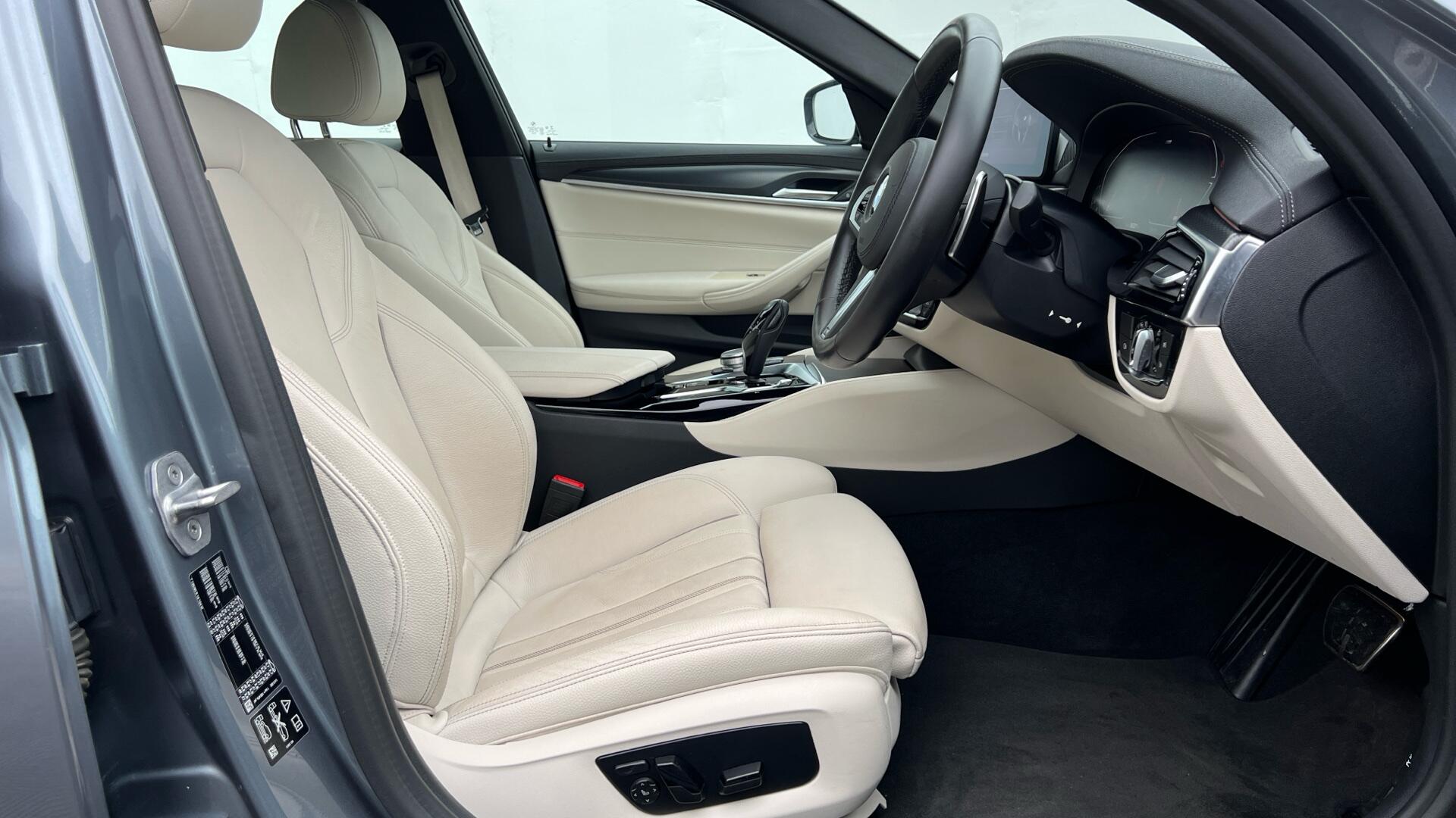 BMW 5 Series view 11