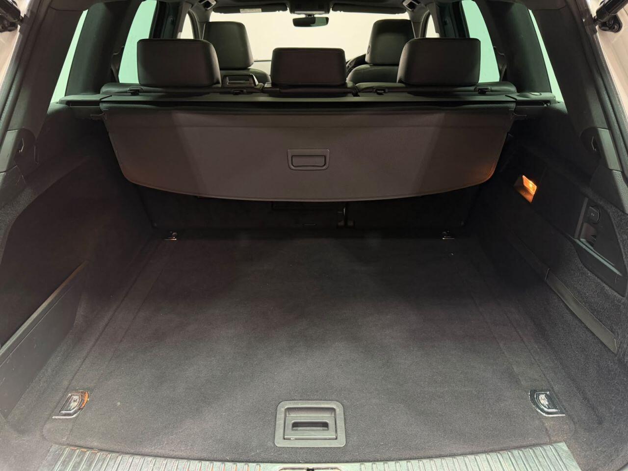 Volkswagen Touareg view 34