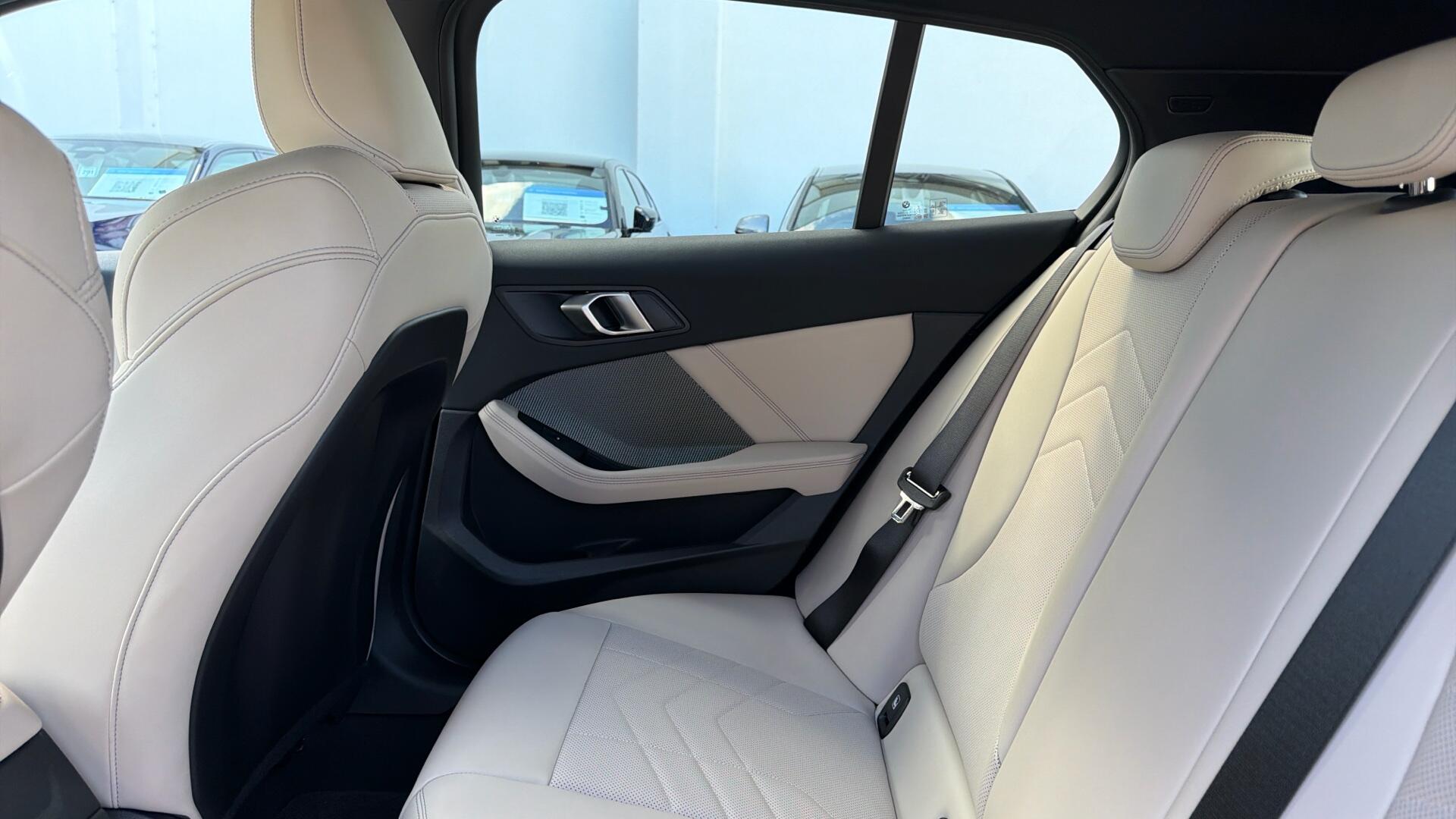 BMW 1 Series view 57