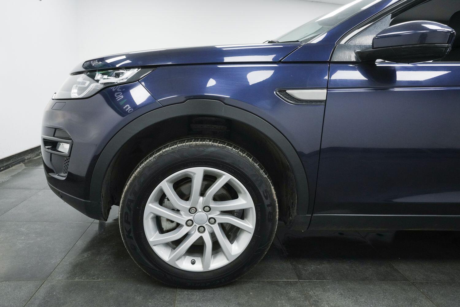 Land Rover Discovery Sport view 6
