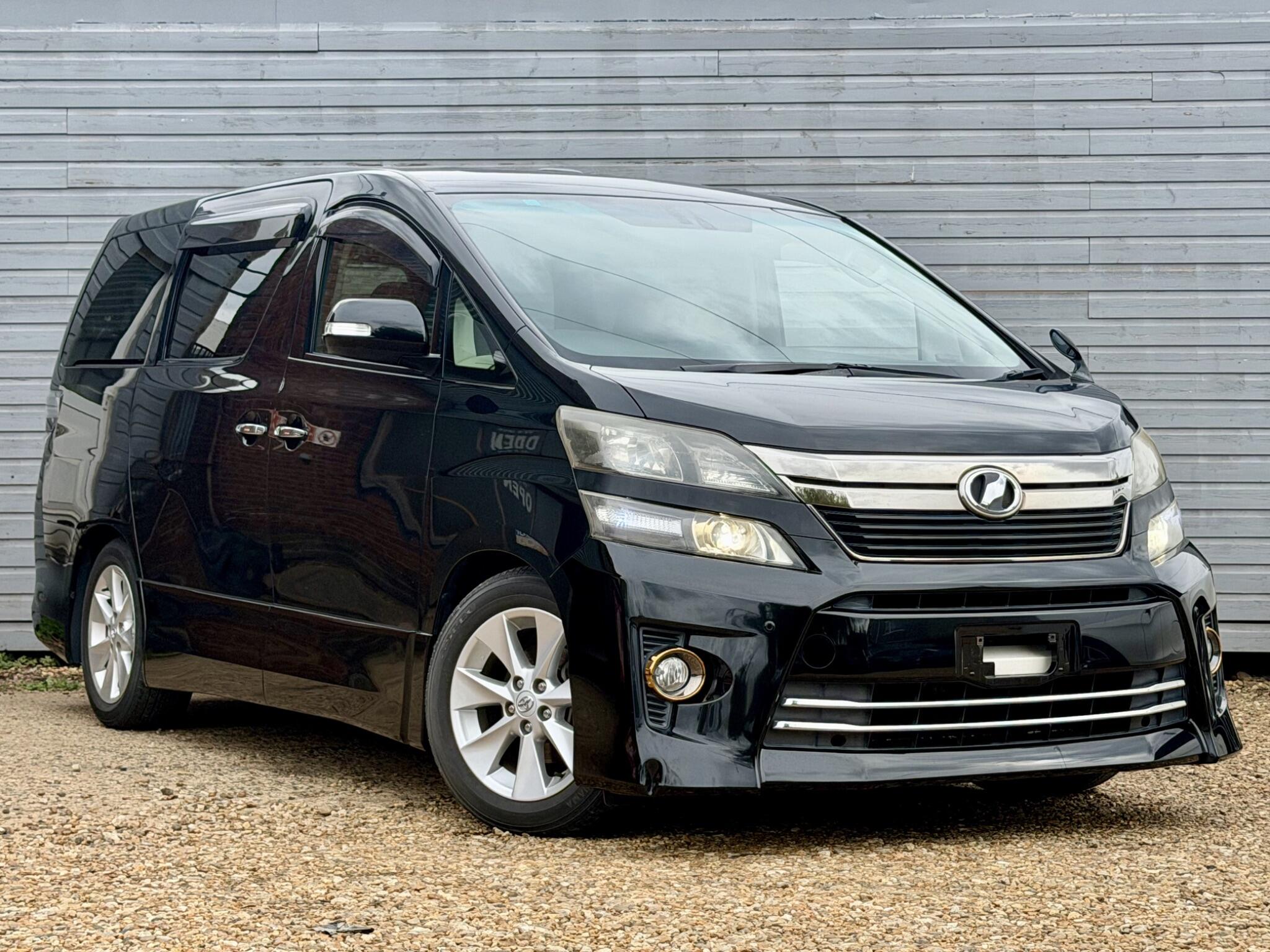Toyota Vellfire main image