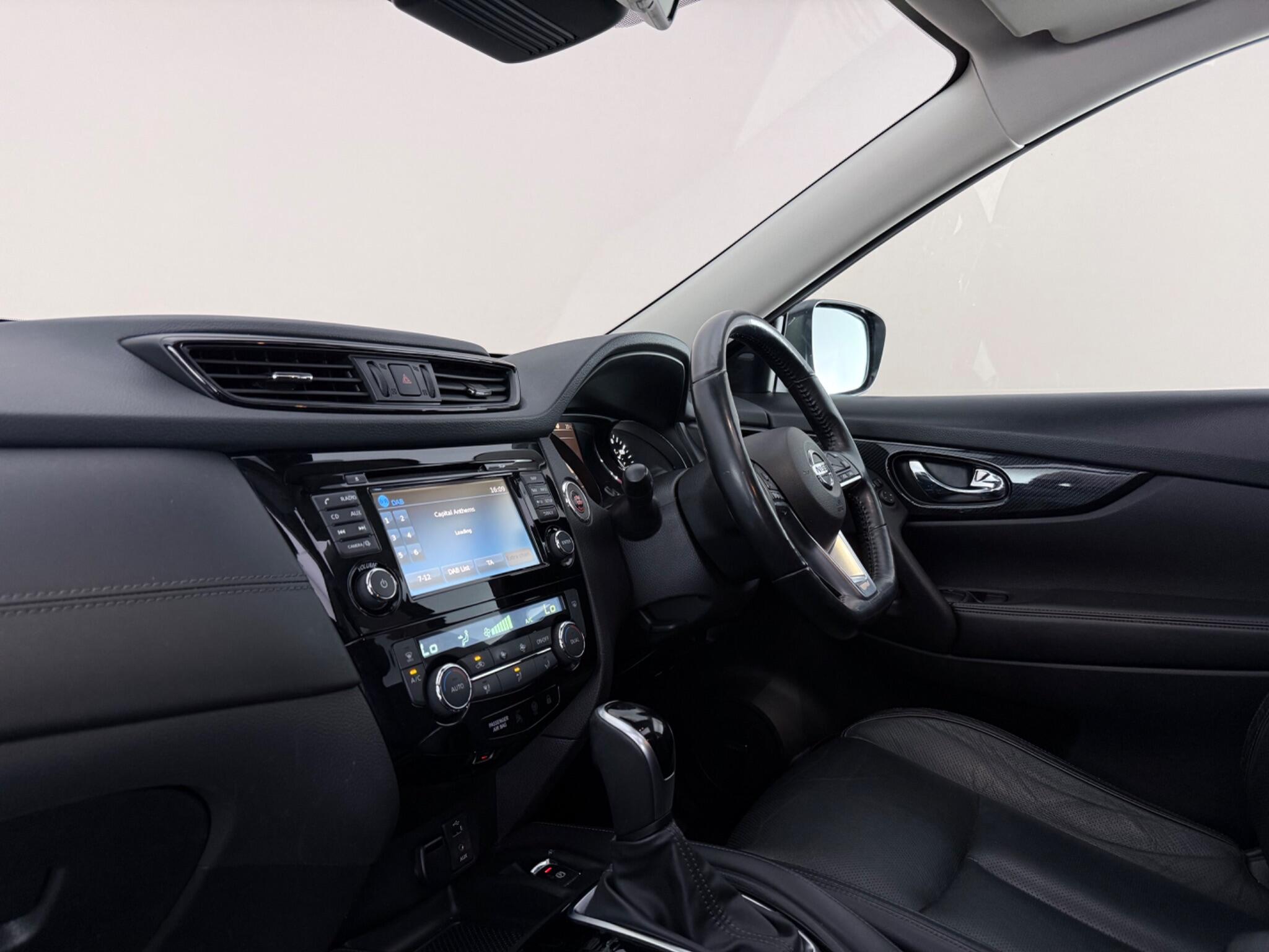 Nissan X-Trail view 4