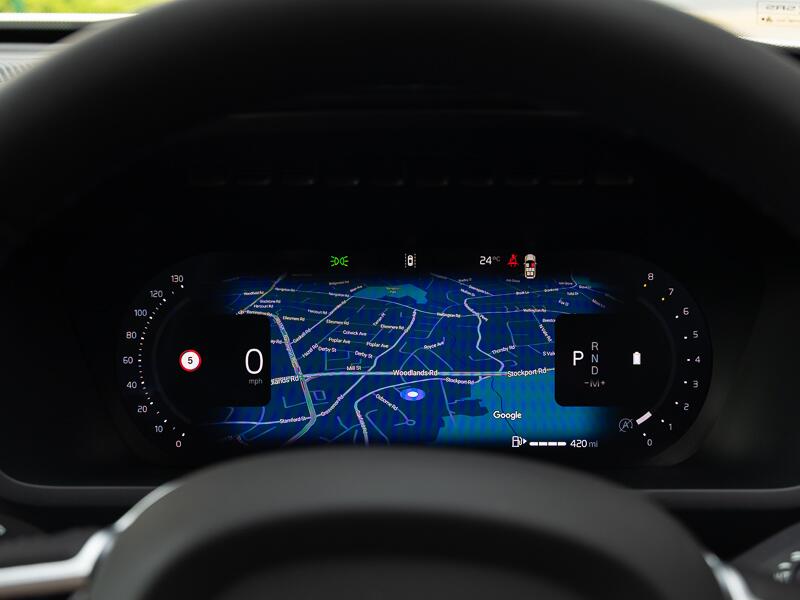 Volvo XC90 view 18