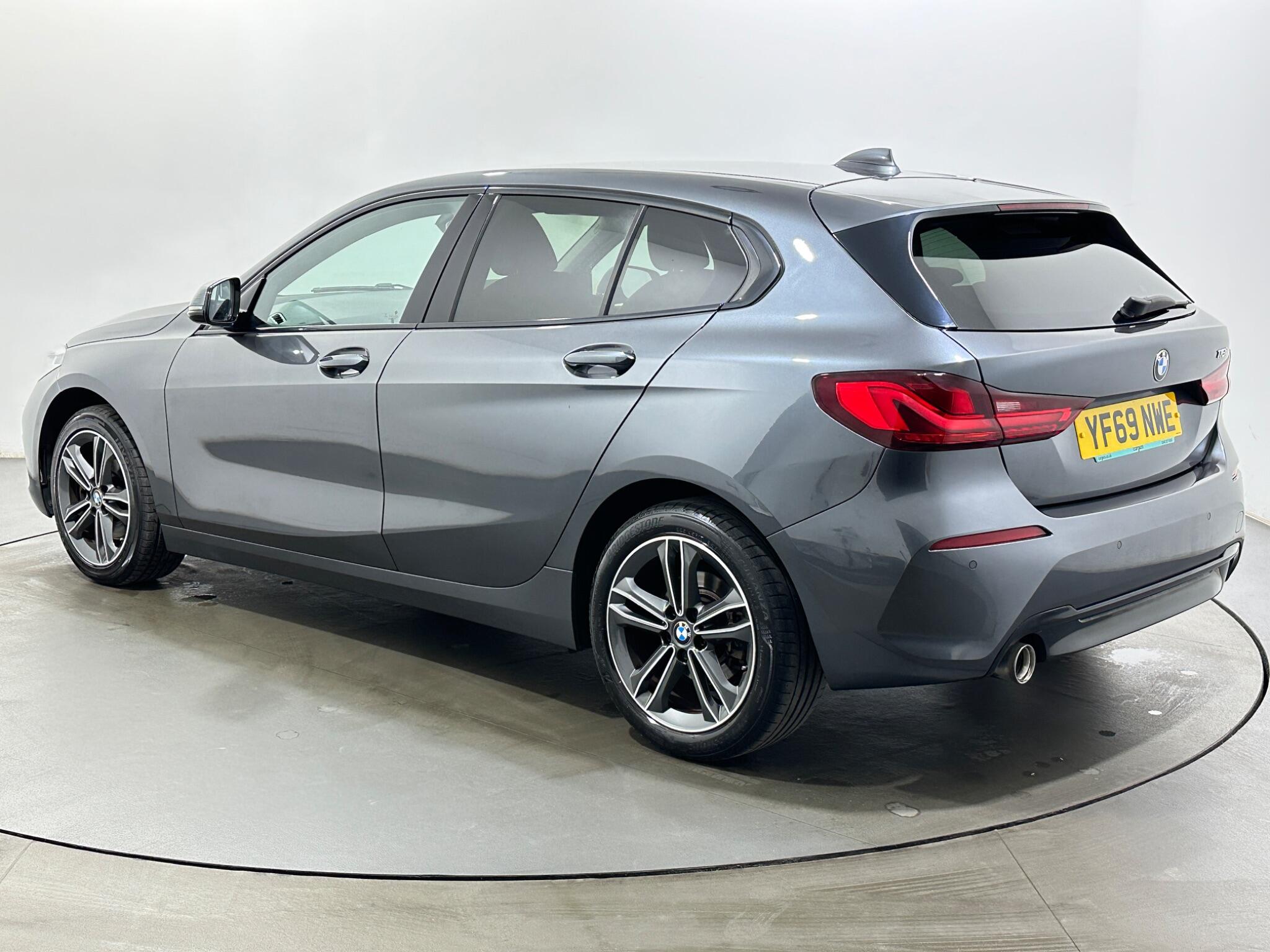 BMW 1 Series view 6