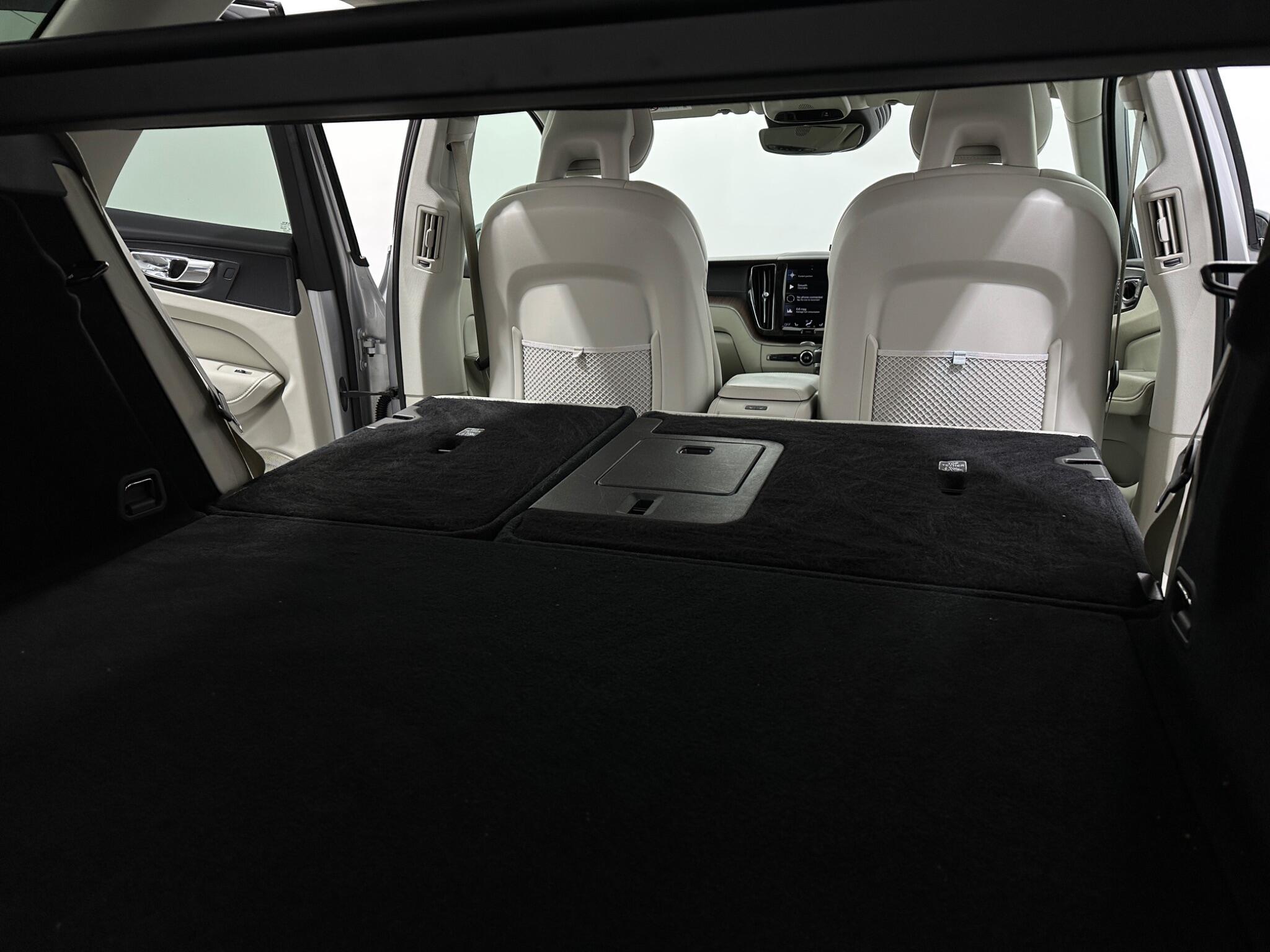 Volvo XC60 view 45