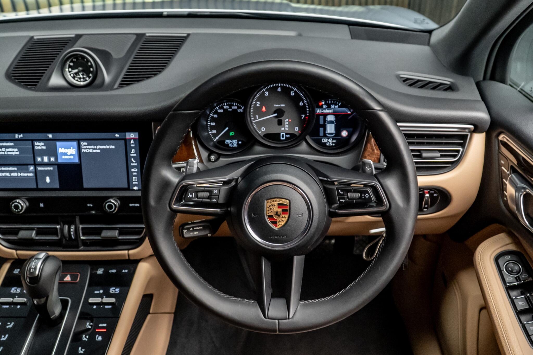 Porsche Macan view 26