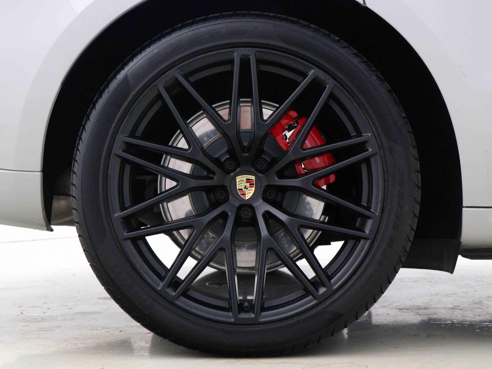 Porsche Macan view 4