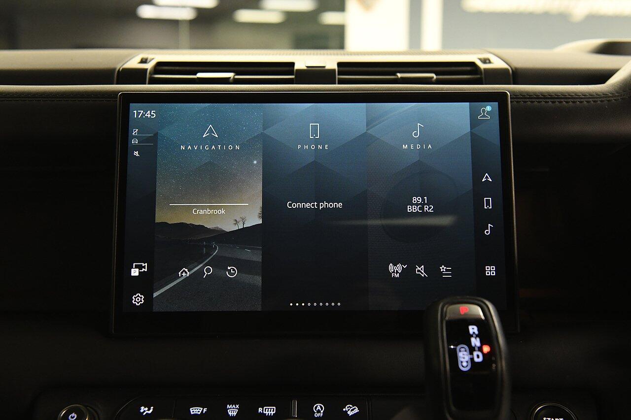 Land Rover Defender view 17