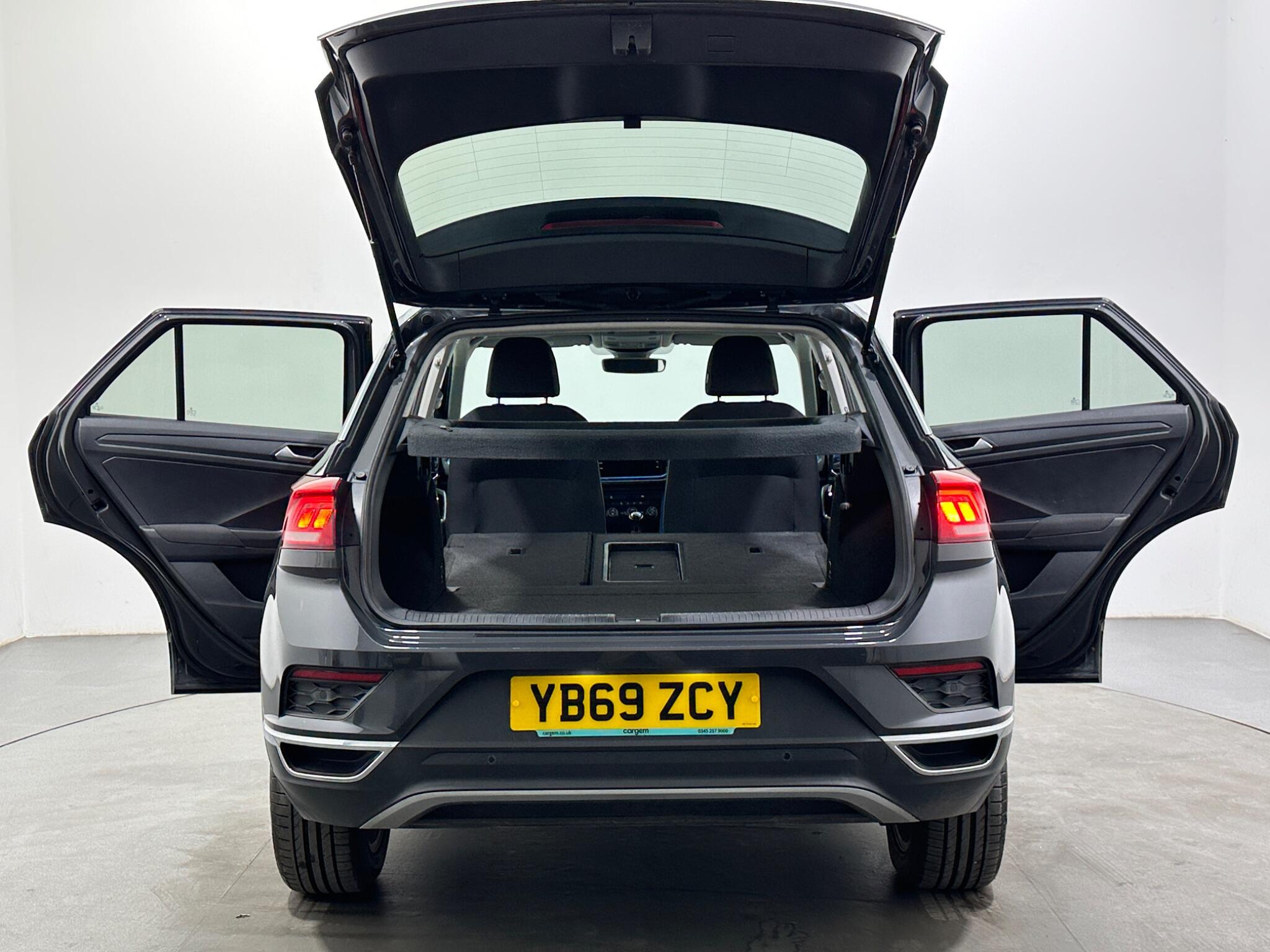 Volkswagen T-Roc view 43