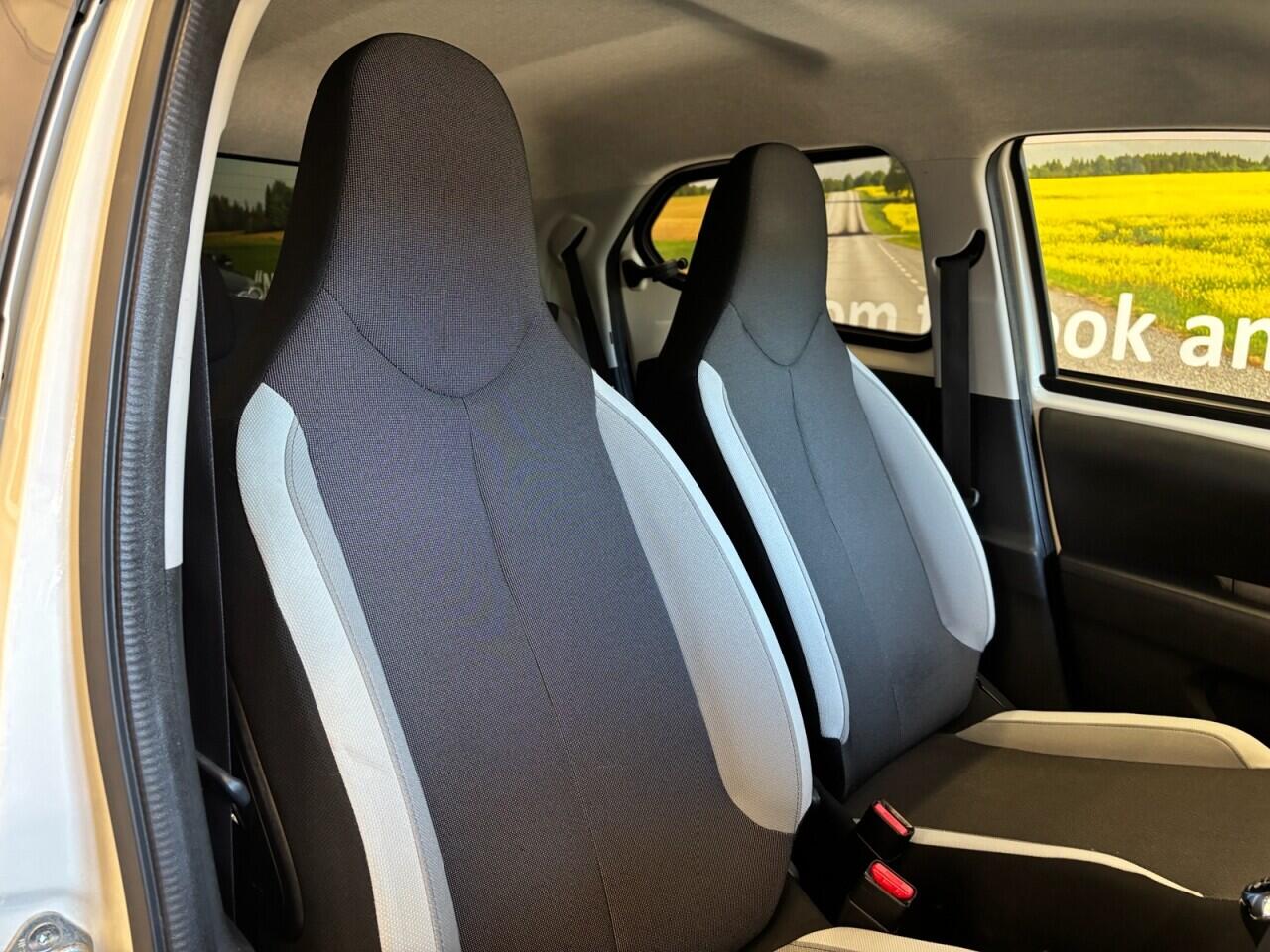 Toyota Aygo view 13