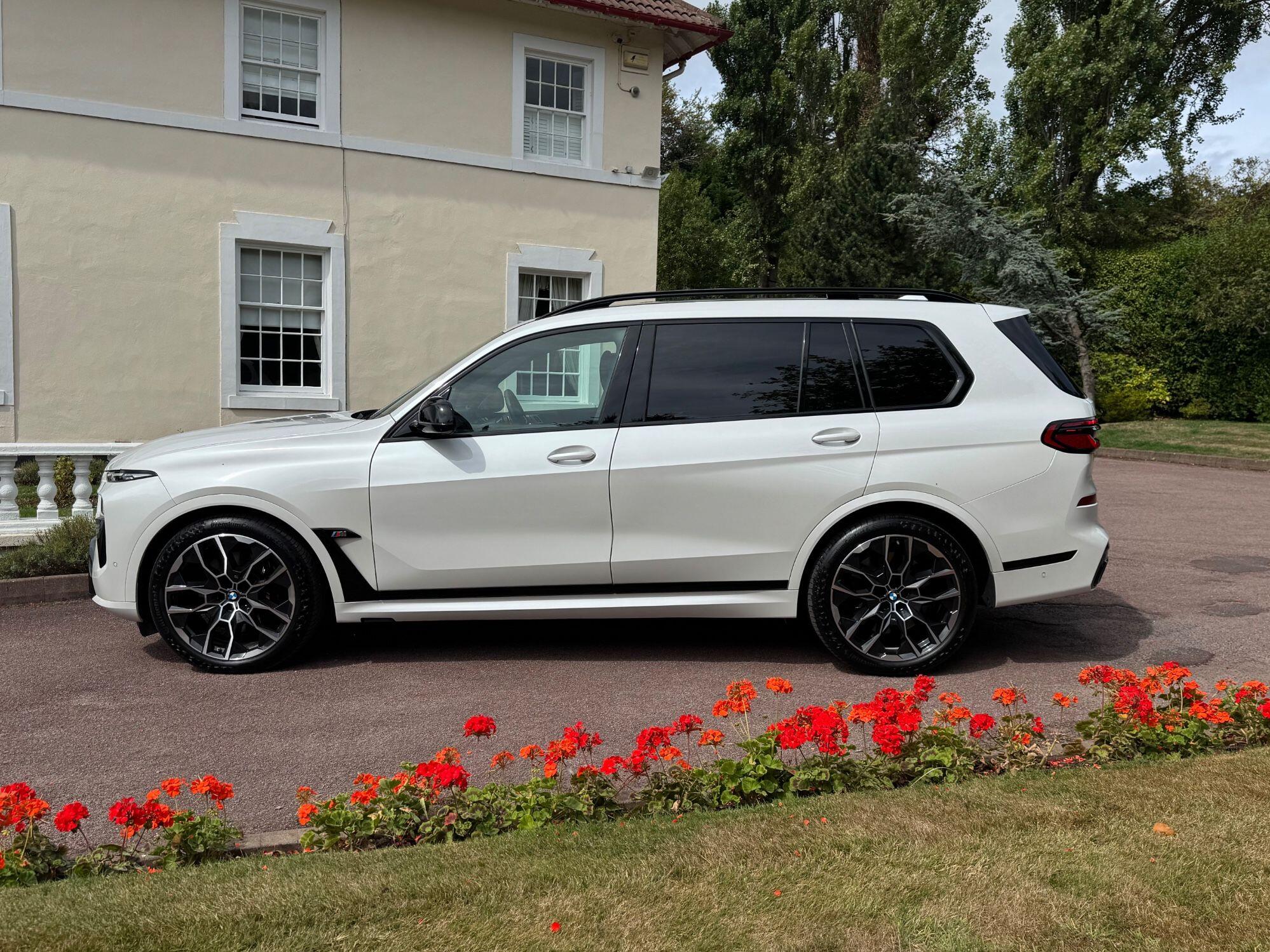BMW X7 view 8
