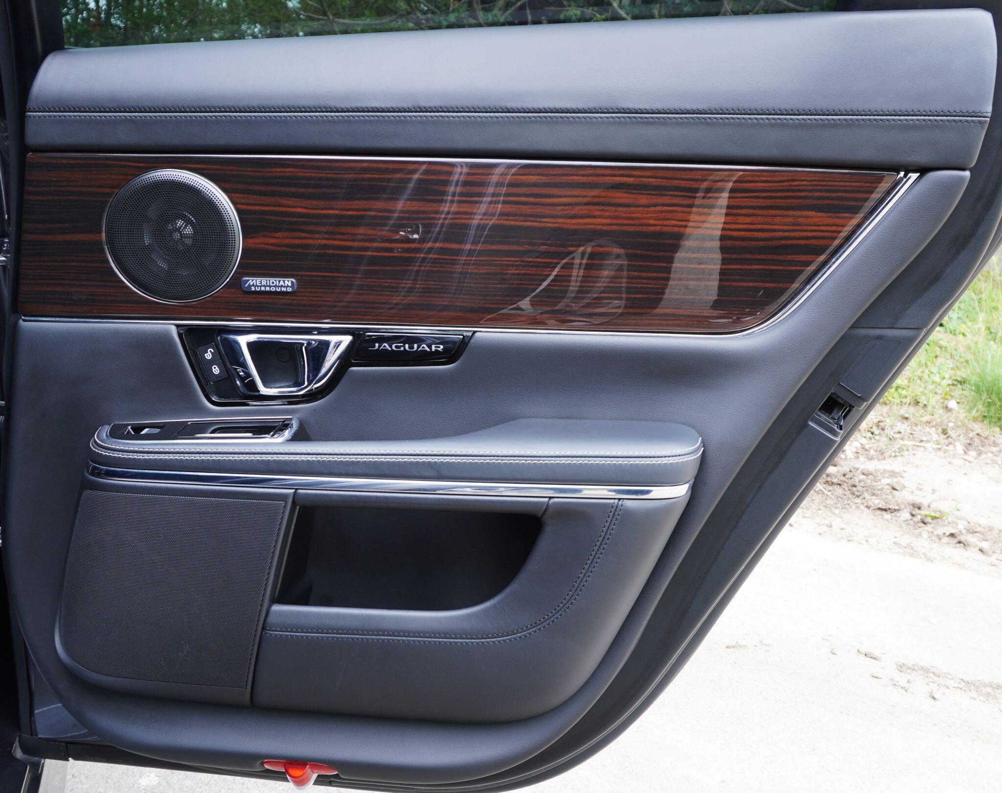 Jaguar XJ view 46