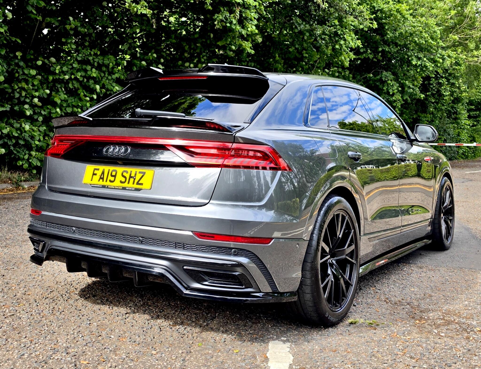 Audi Q8 view 17
