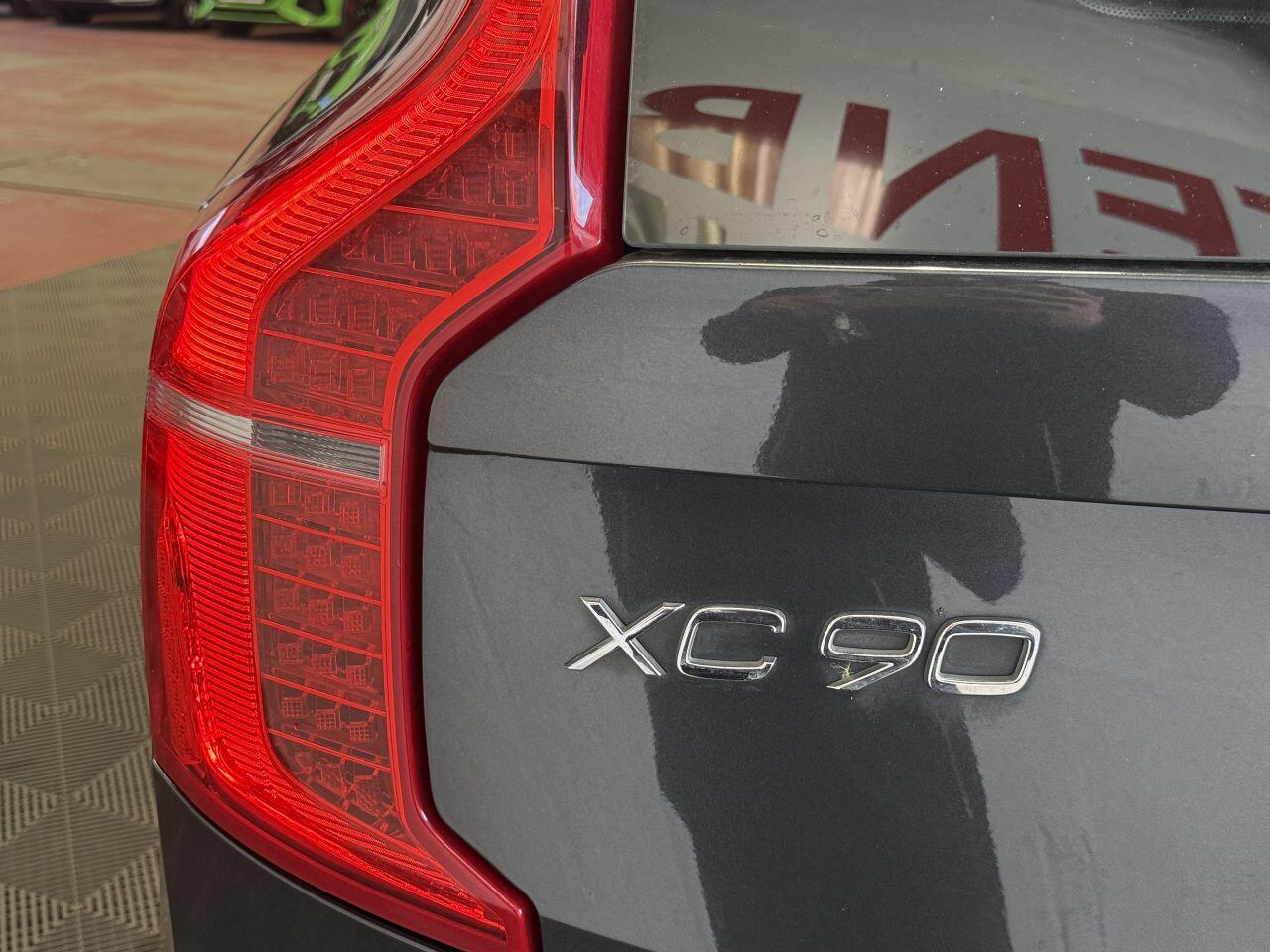 Volvo XC90 view 27