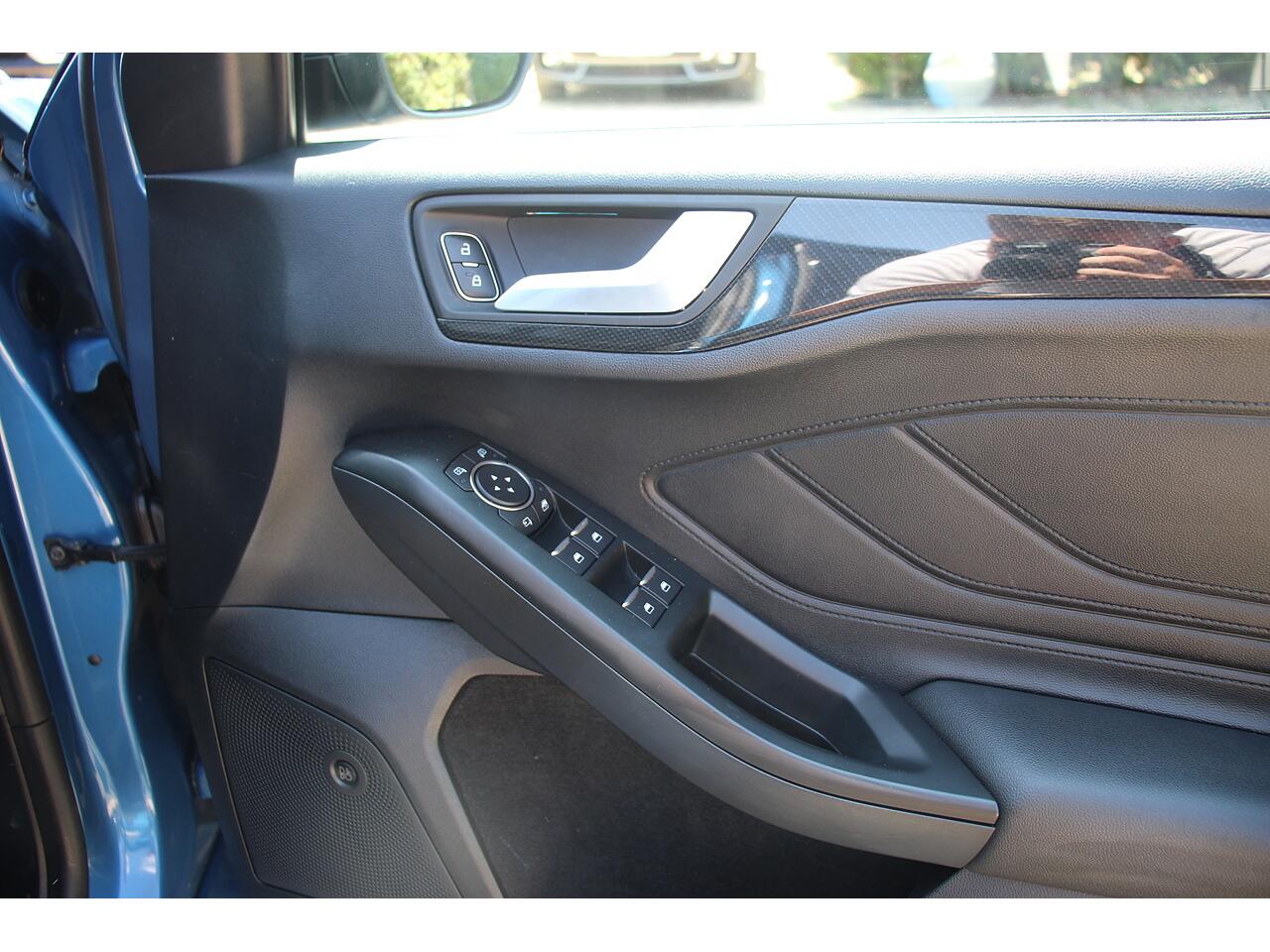 Ford Focus view 40