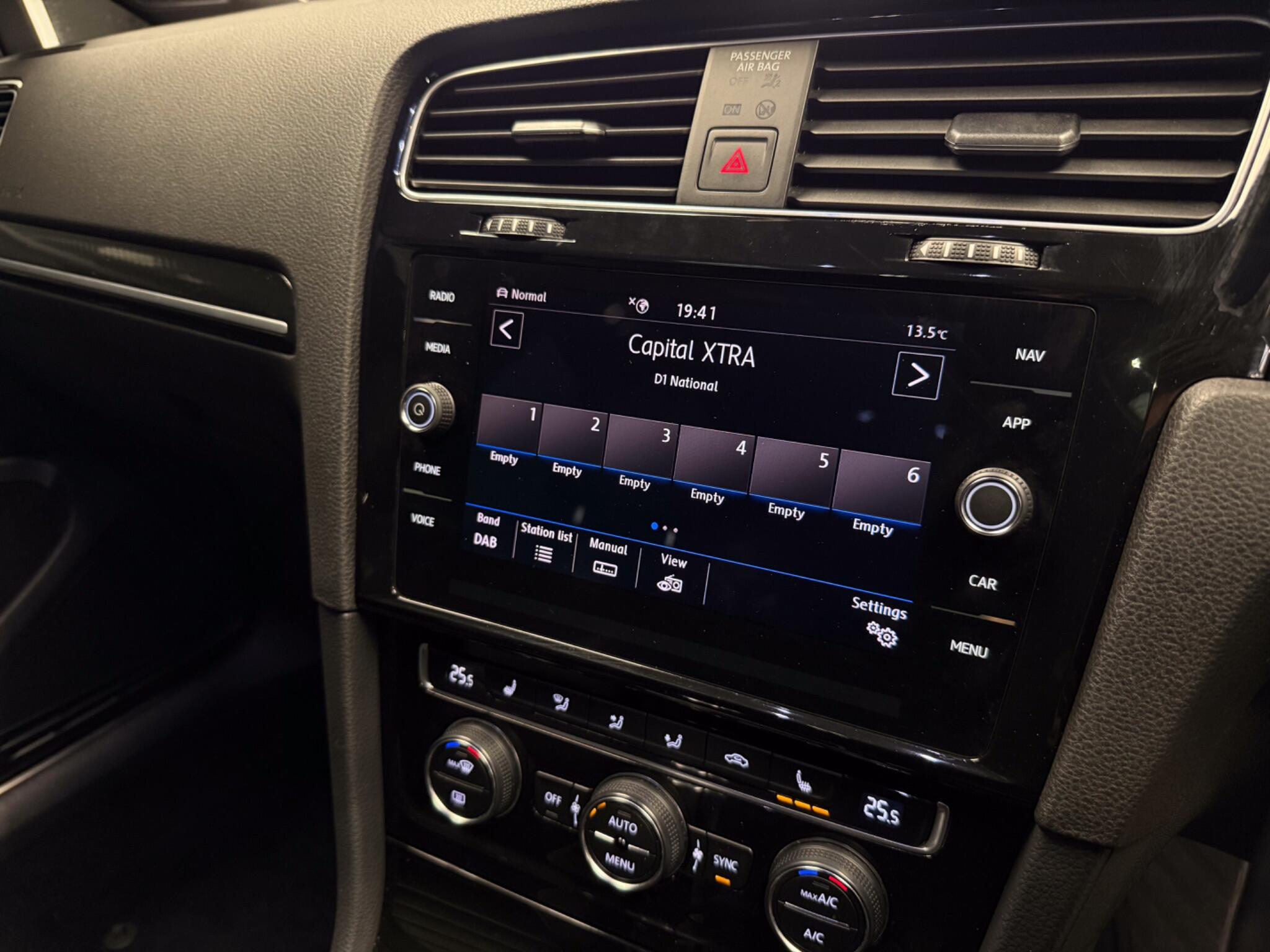 Volkswagen Golf view 38