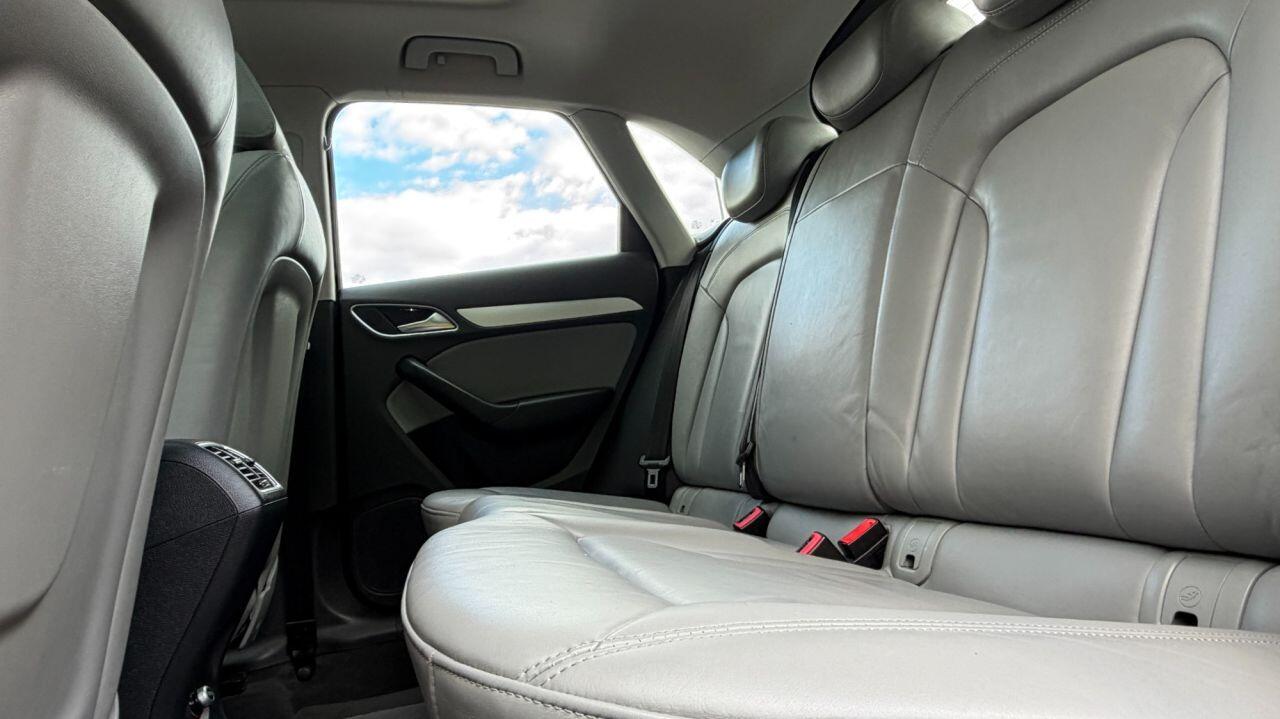 Audi Q3 view 14