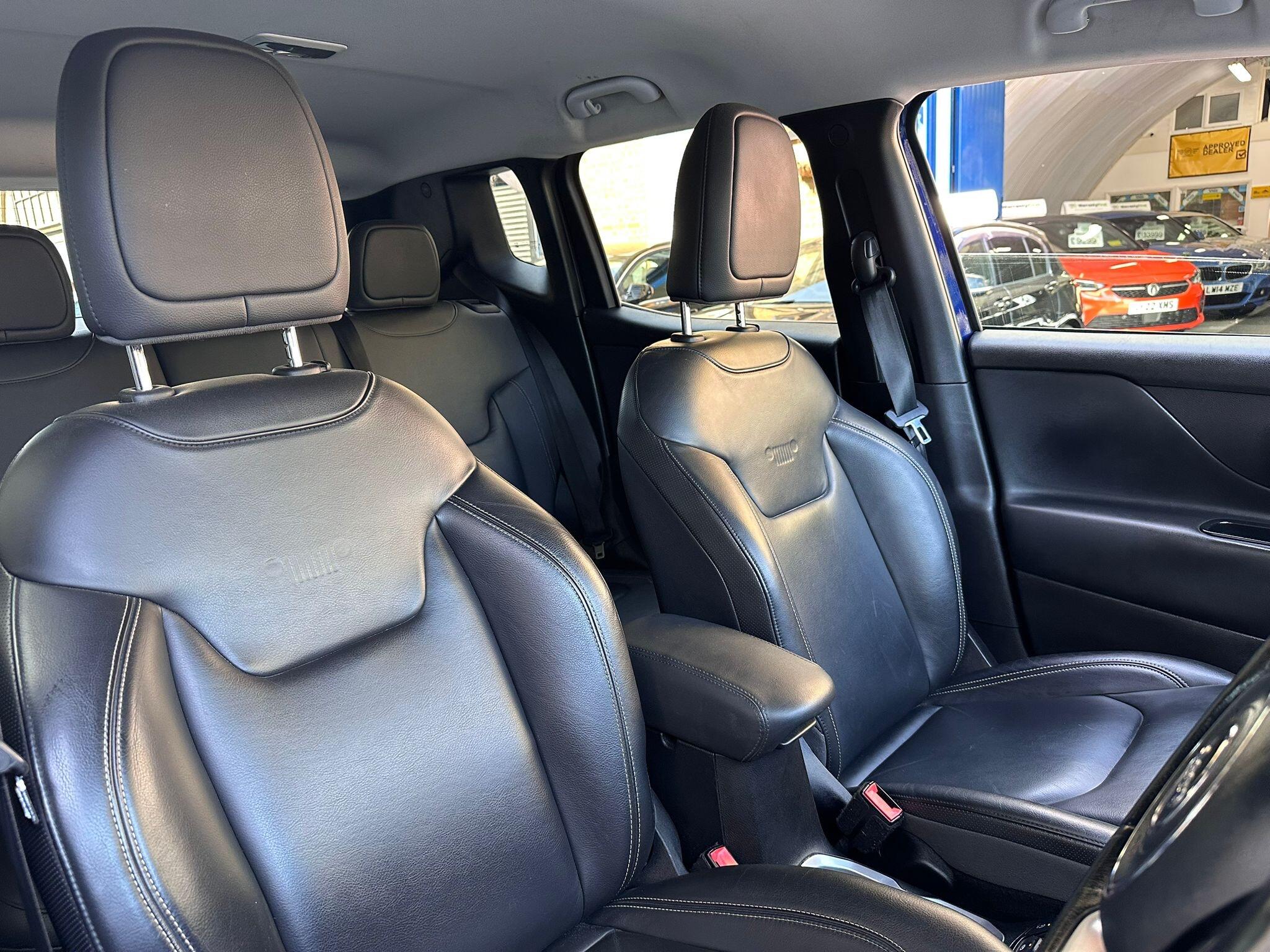 Jeep Renegade view 18