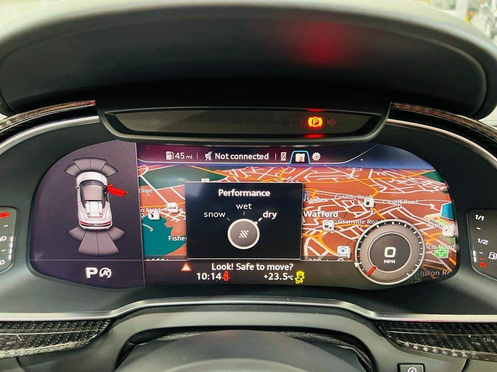 Audi R8 view 15
