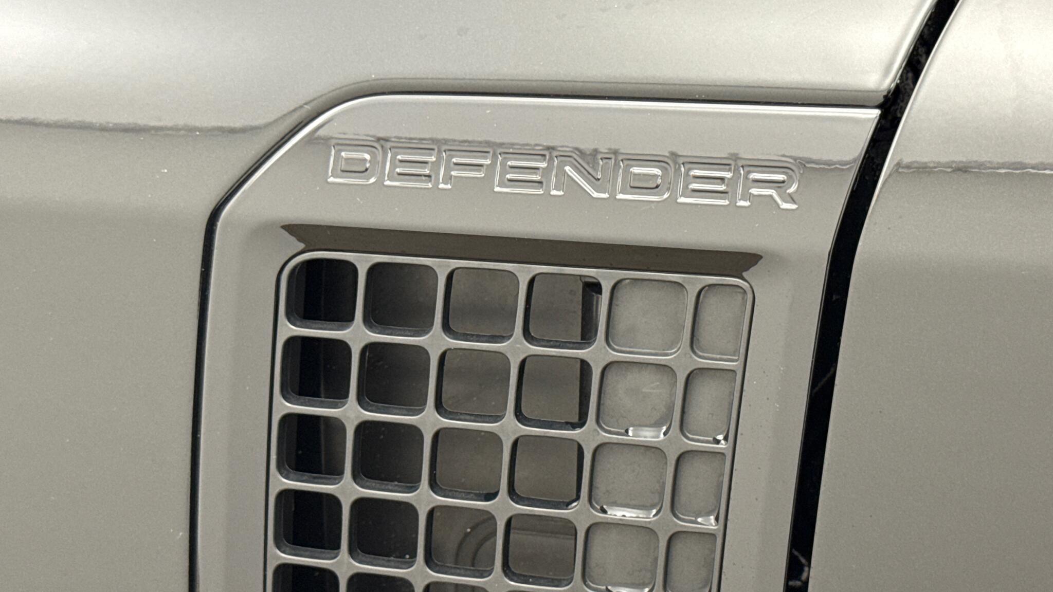 Land Rover Defender view 20