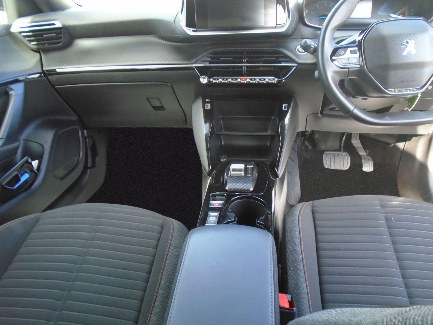 Peugeot E-2008 view 10