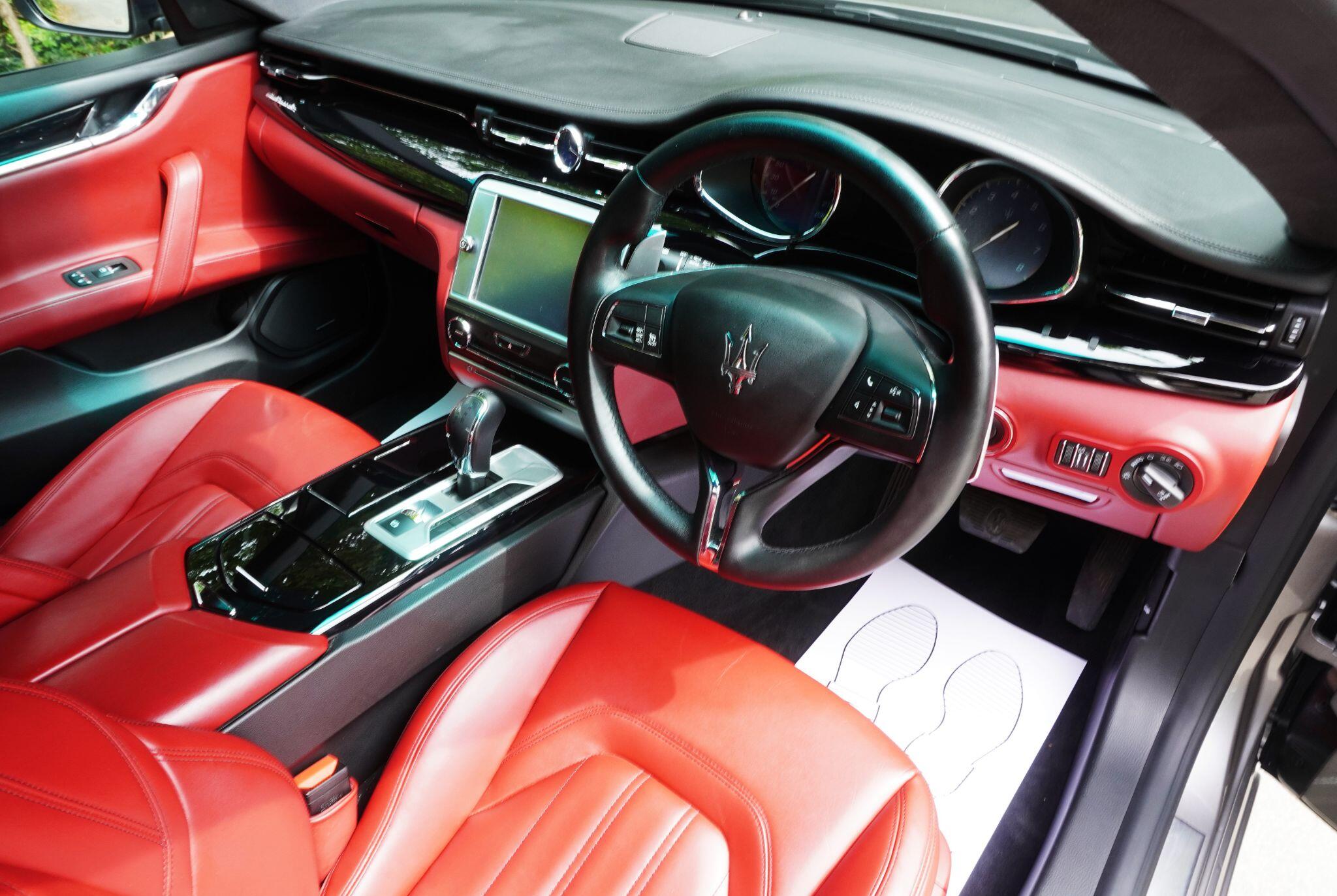 Maserati Quattroporte view 15