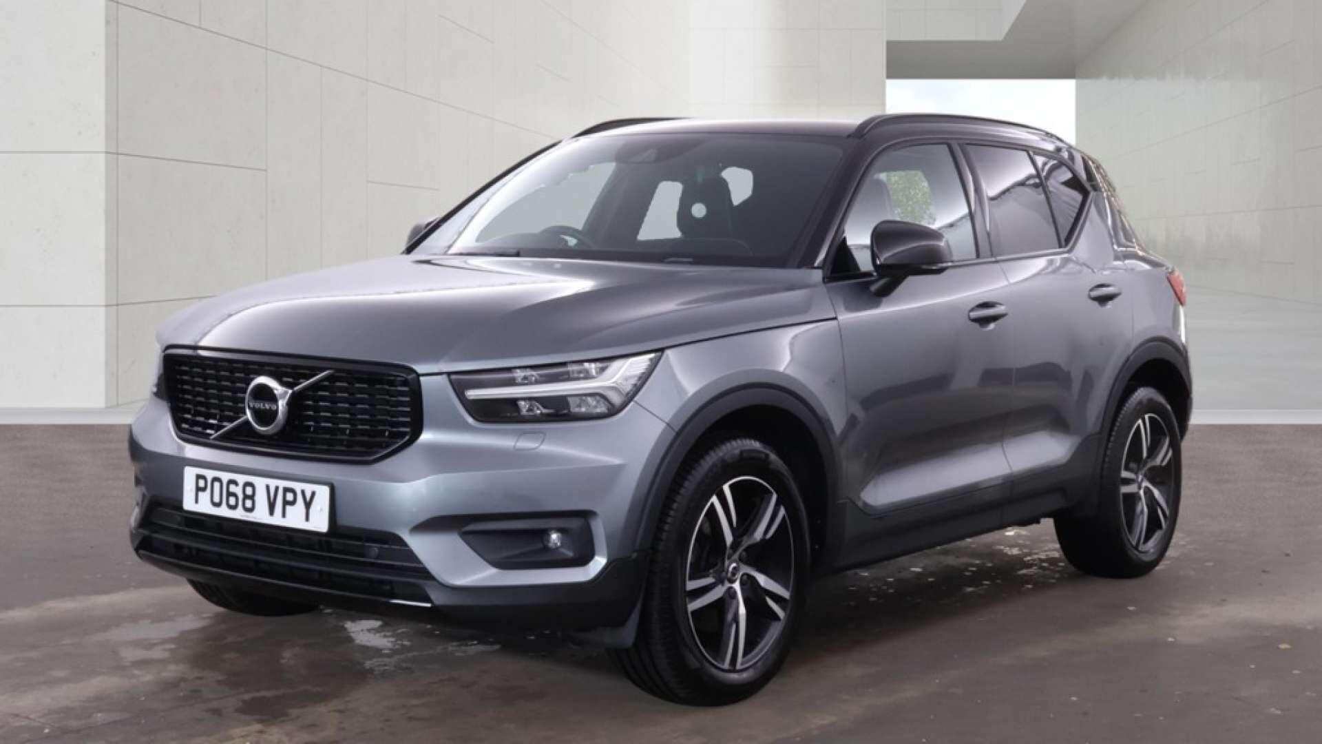 Volvo XC40 view 3