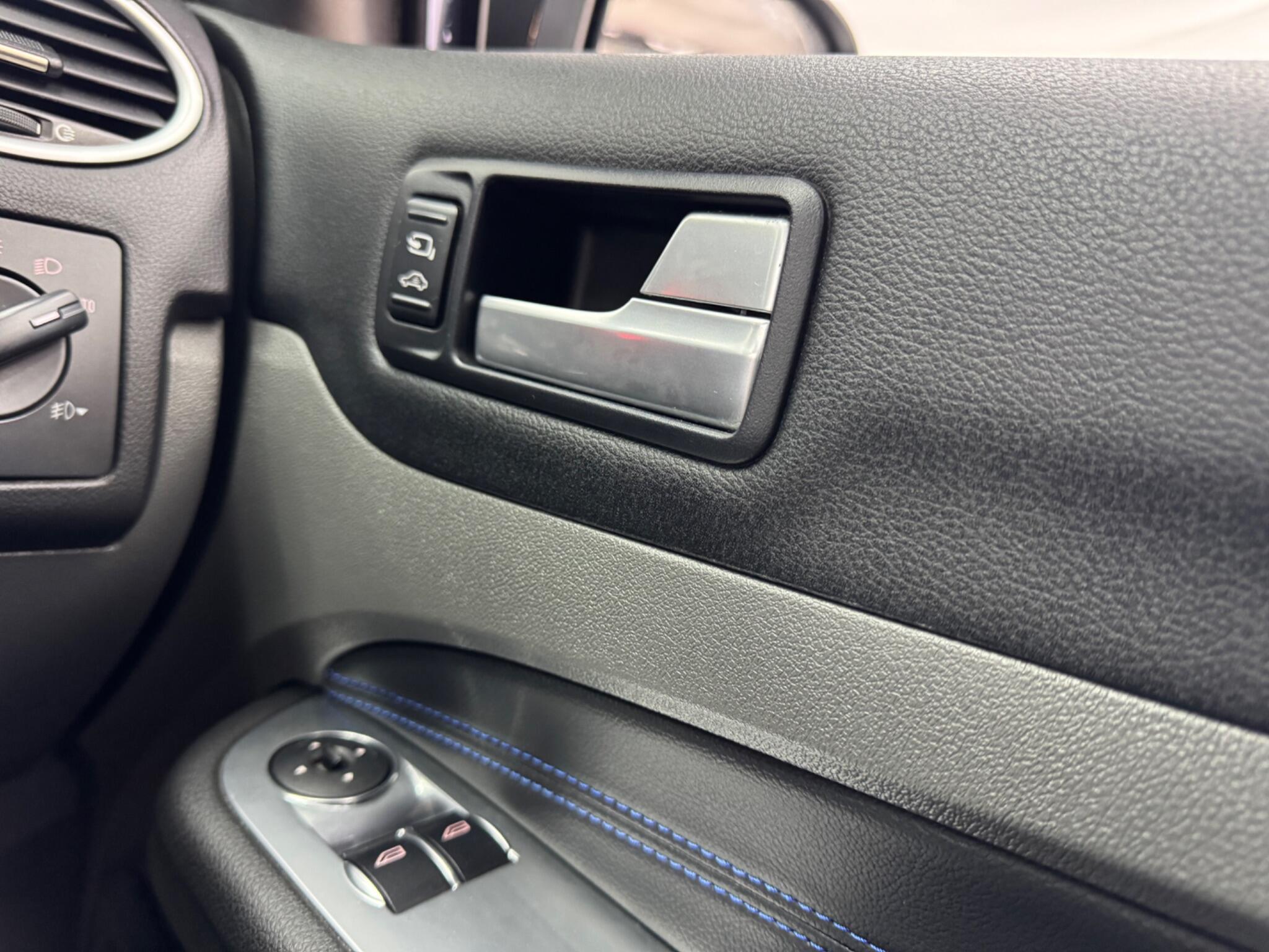 Ford Focus view 35