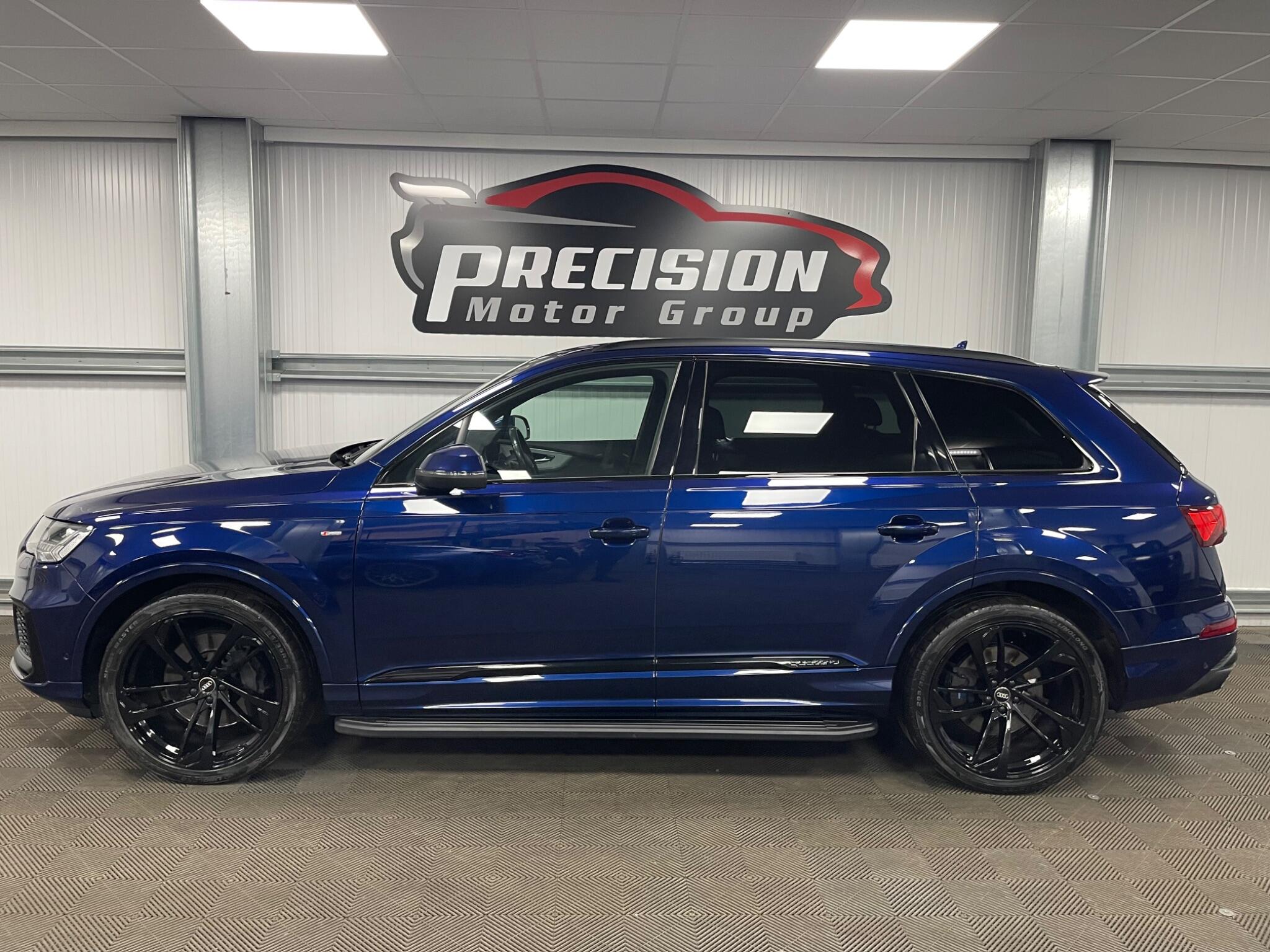 Audi Q7 view 16