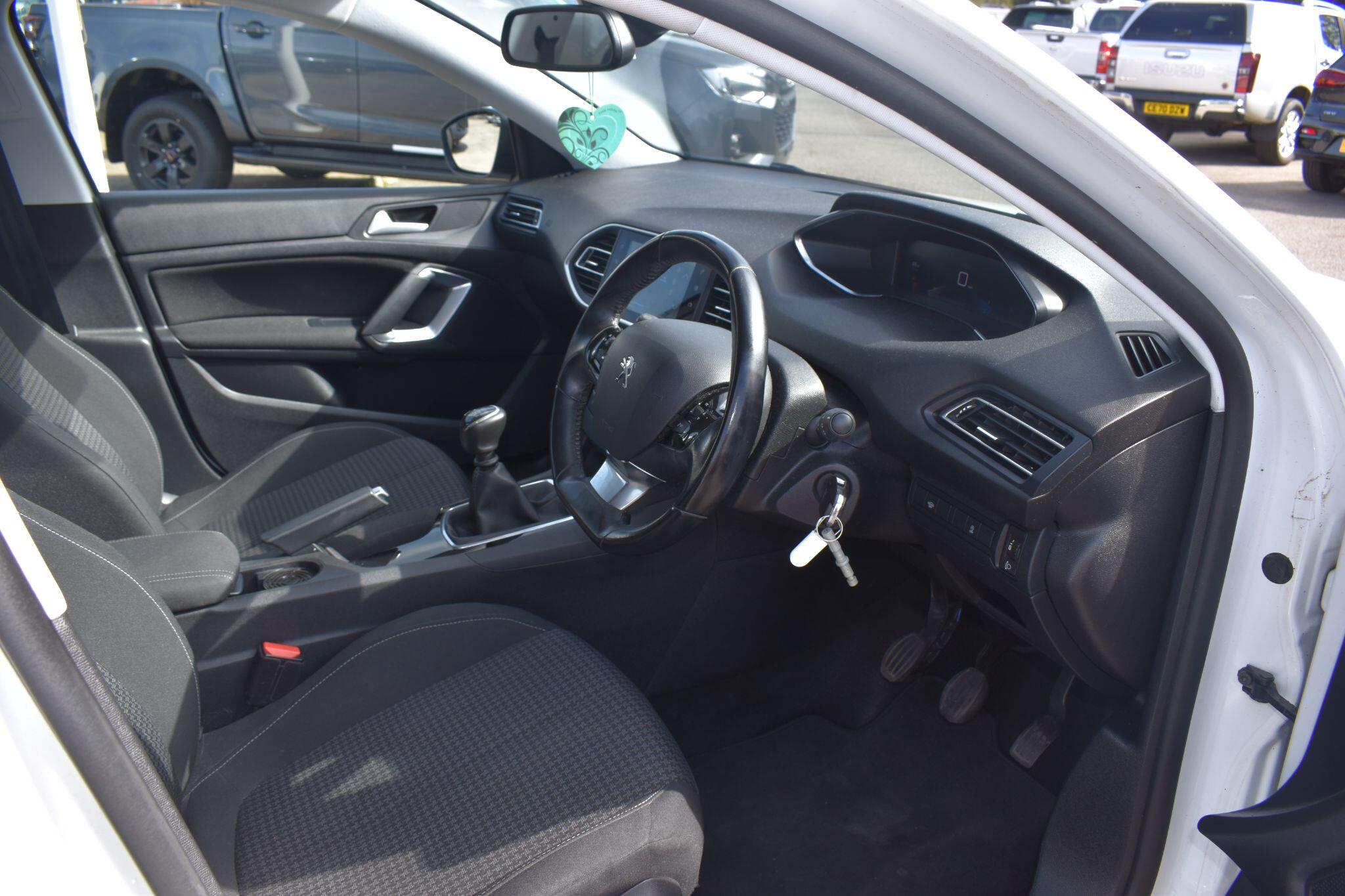 308 SW - 1.5 BlueHDi Active Premium Euro 6 (s/s) 5dr - Image 26