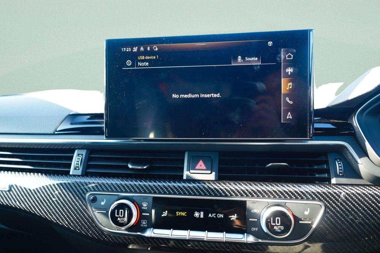 Audi RS4 Avant view 12