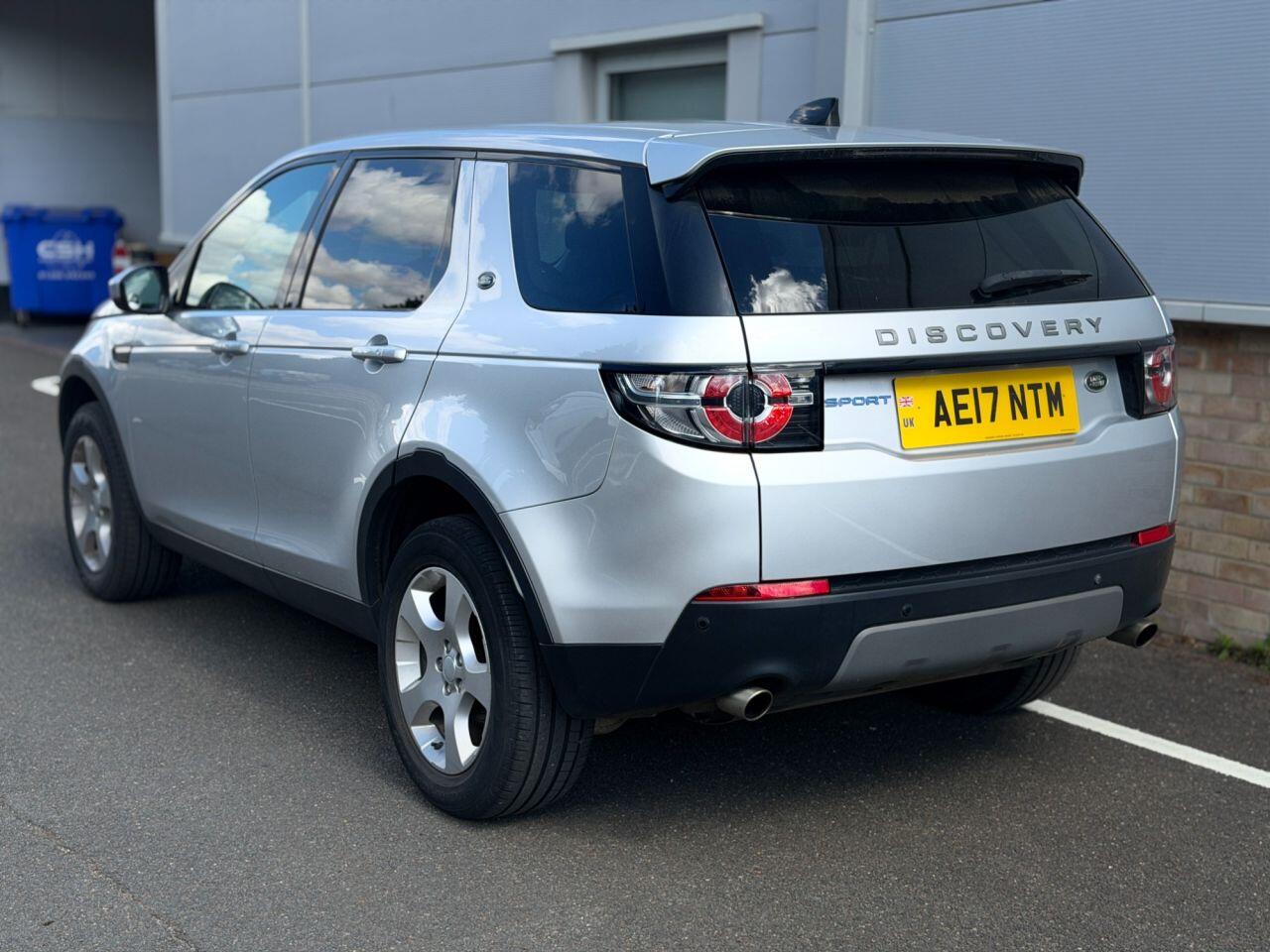 Land Rover Discovery Sport view 15