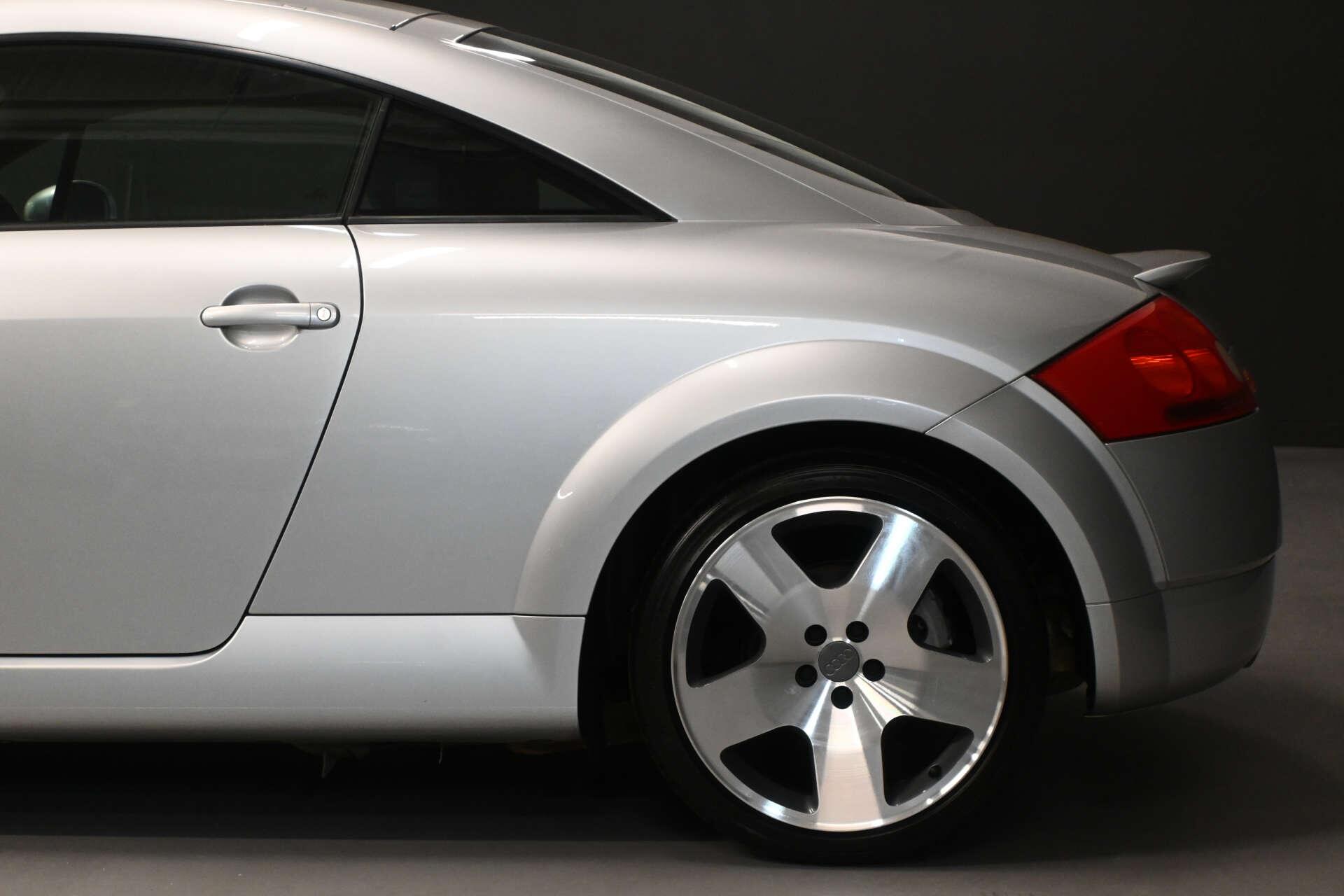 Audi TT view 26