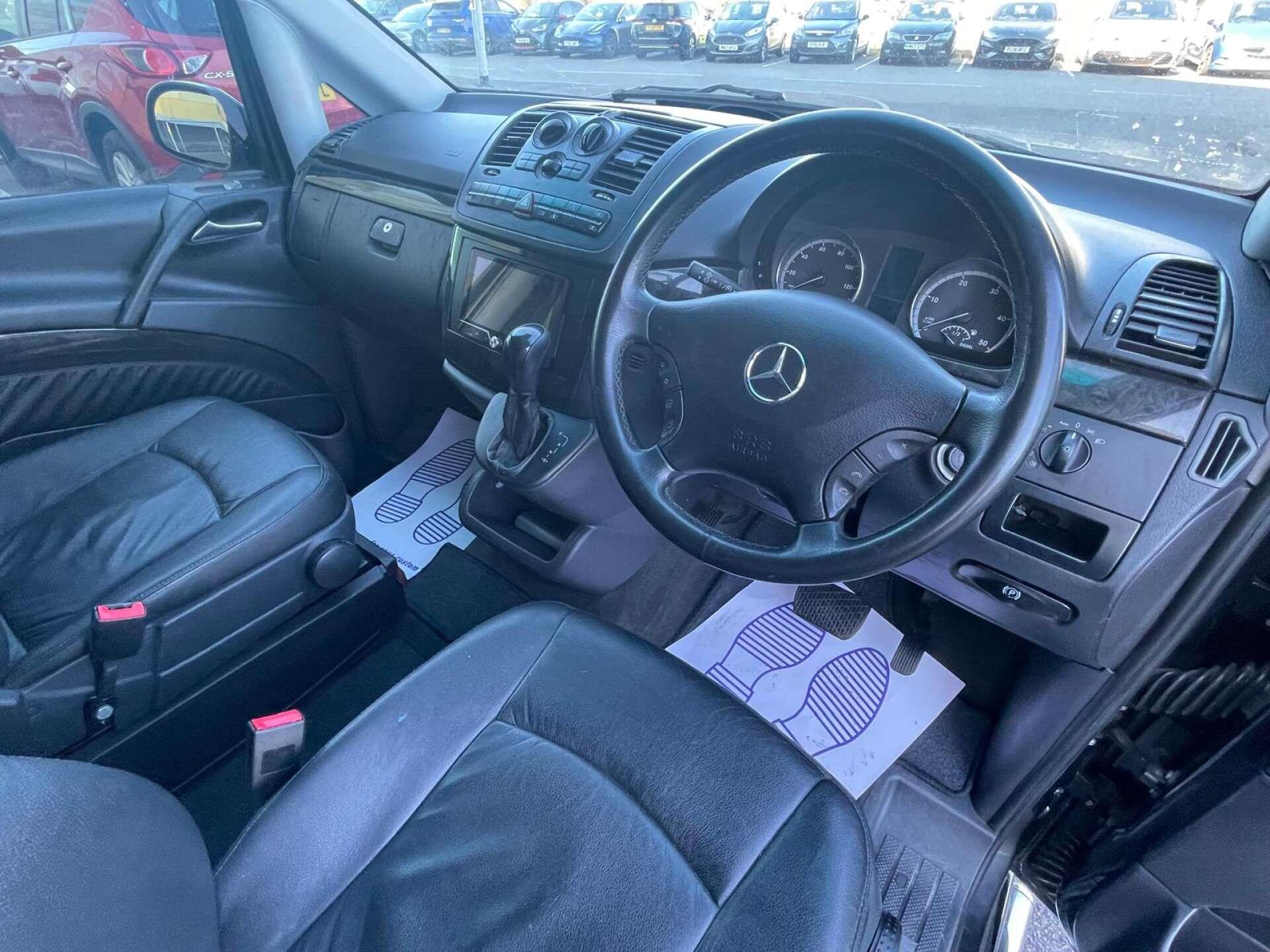 Mercedes-Benz Viano view 23