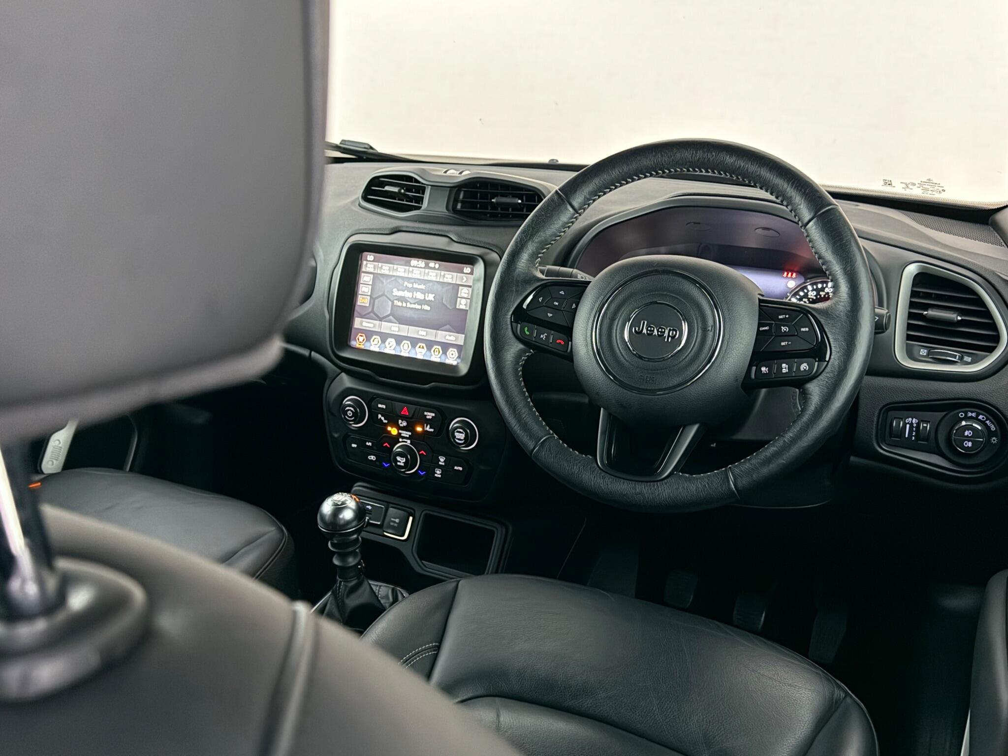 Jeep Renegade view 13