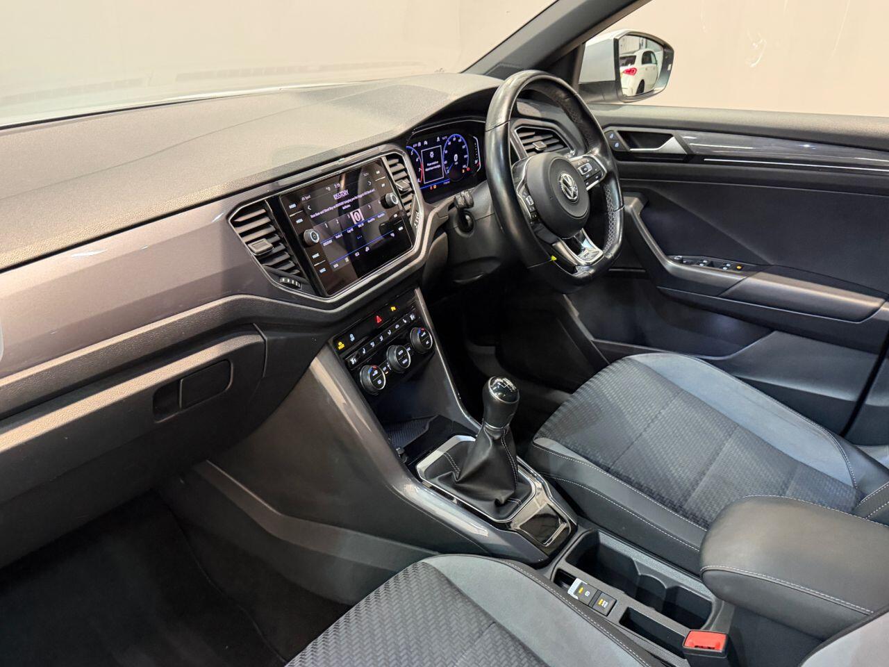 Volkswagen T-Roc view 32