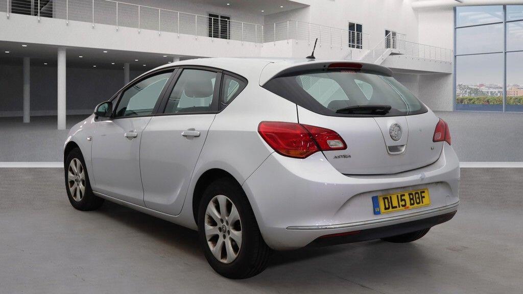 Vauxhall Astra view 3