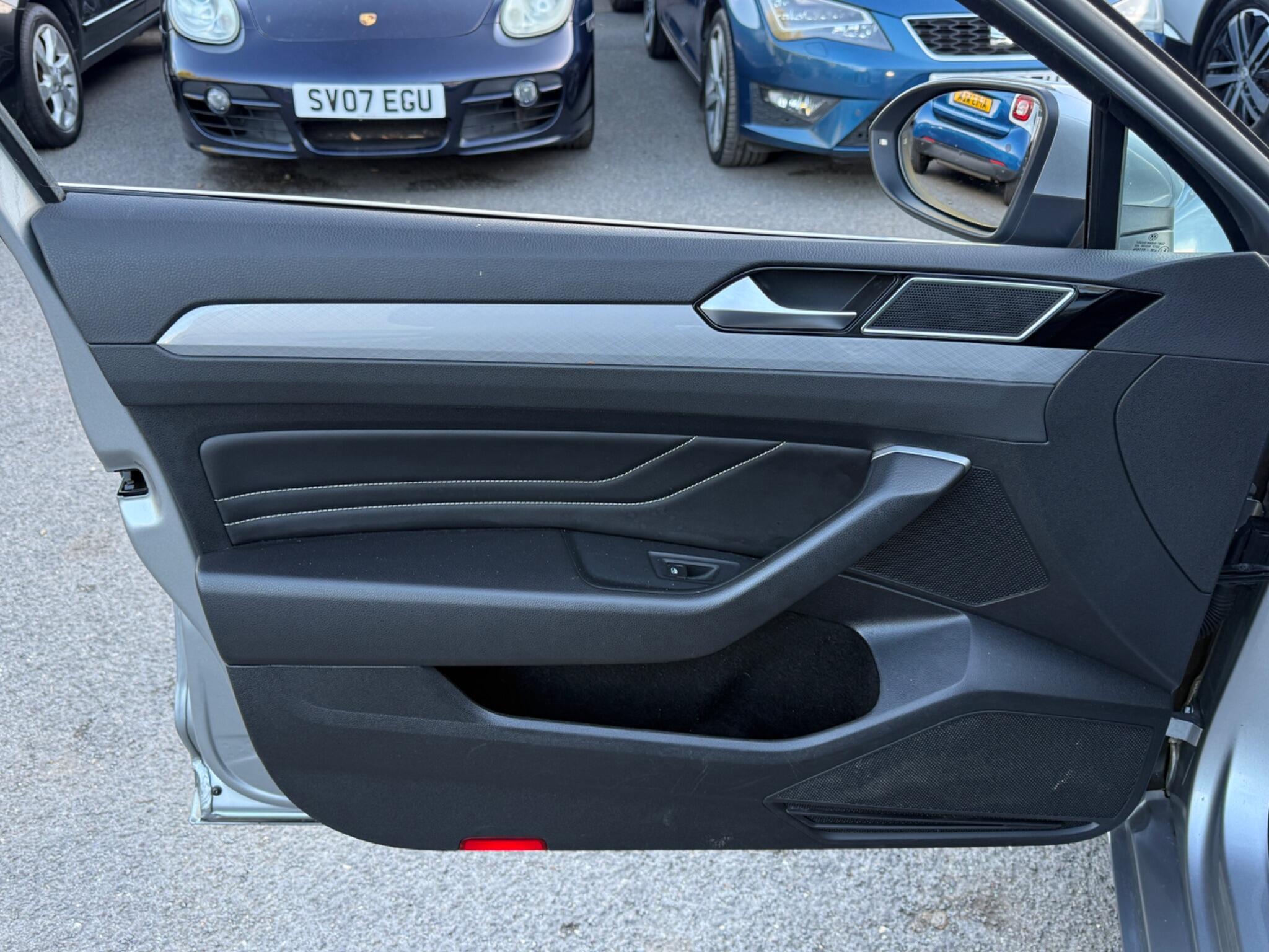 Volkswagen Passat - Image 51