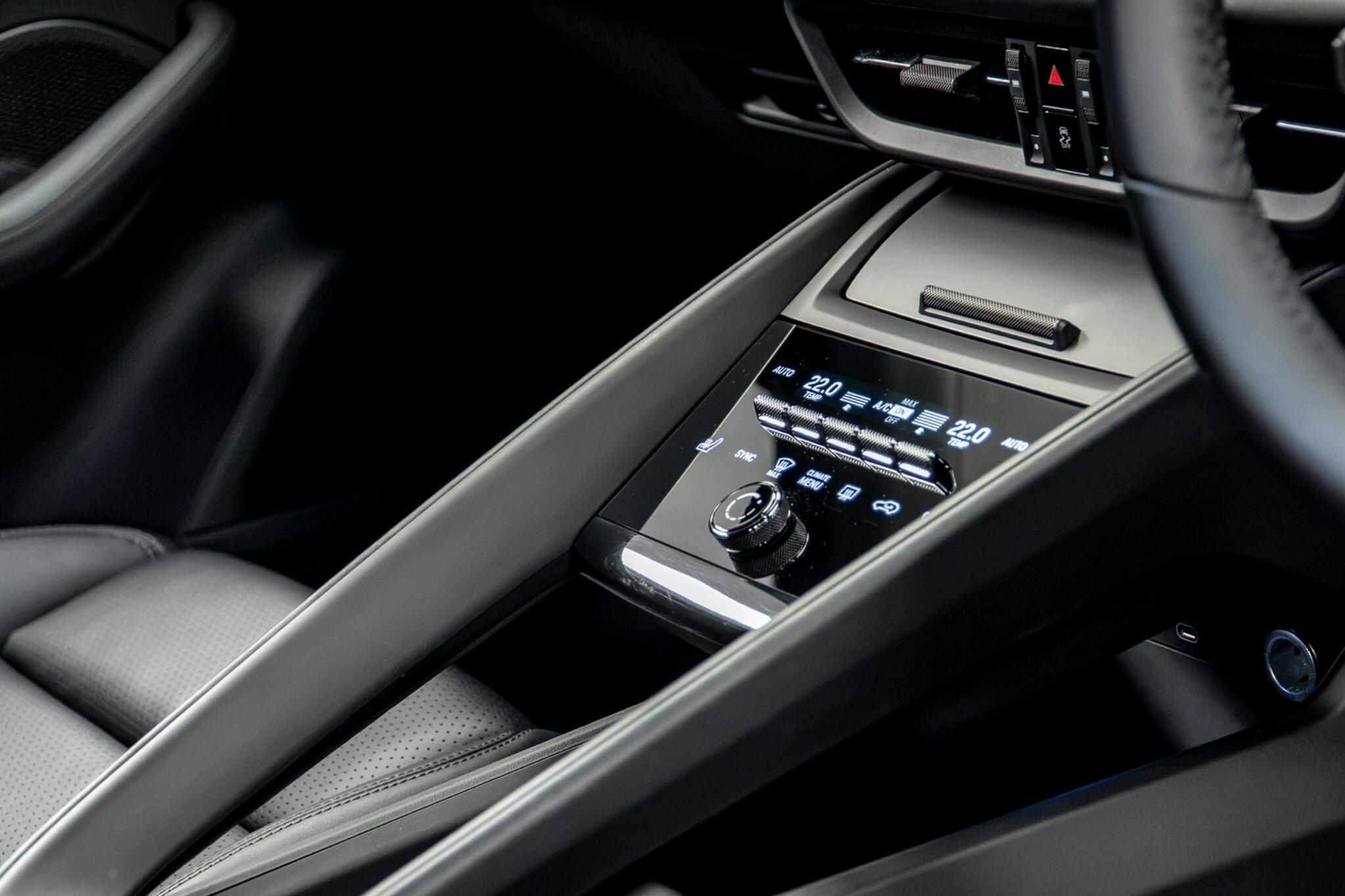Porsche Macan view 34