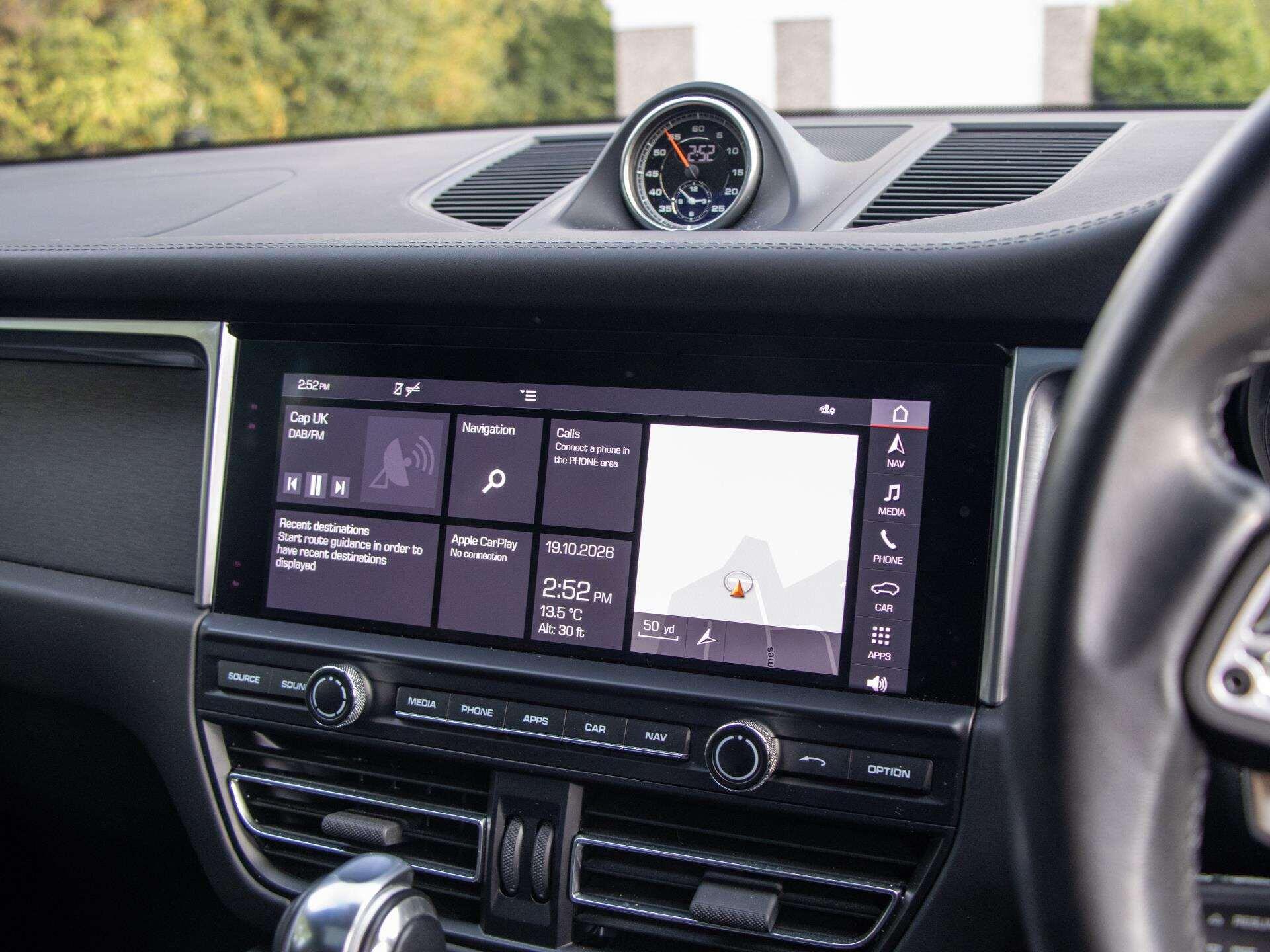 Porsche Macan view 19