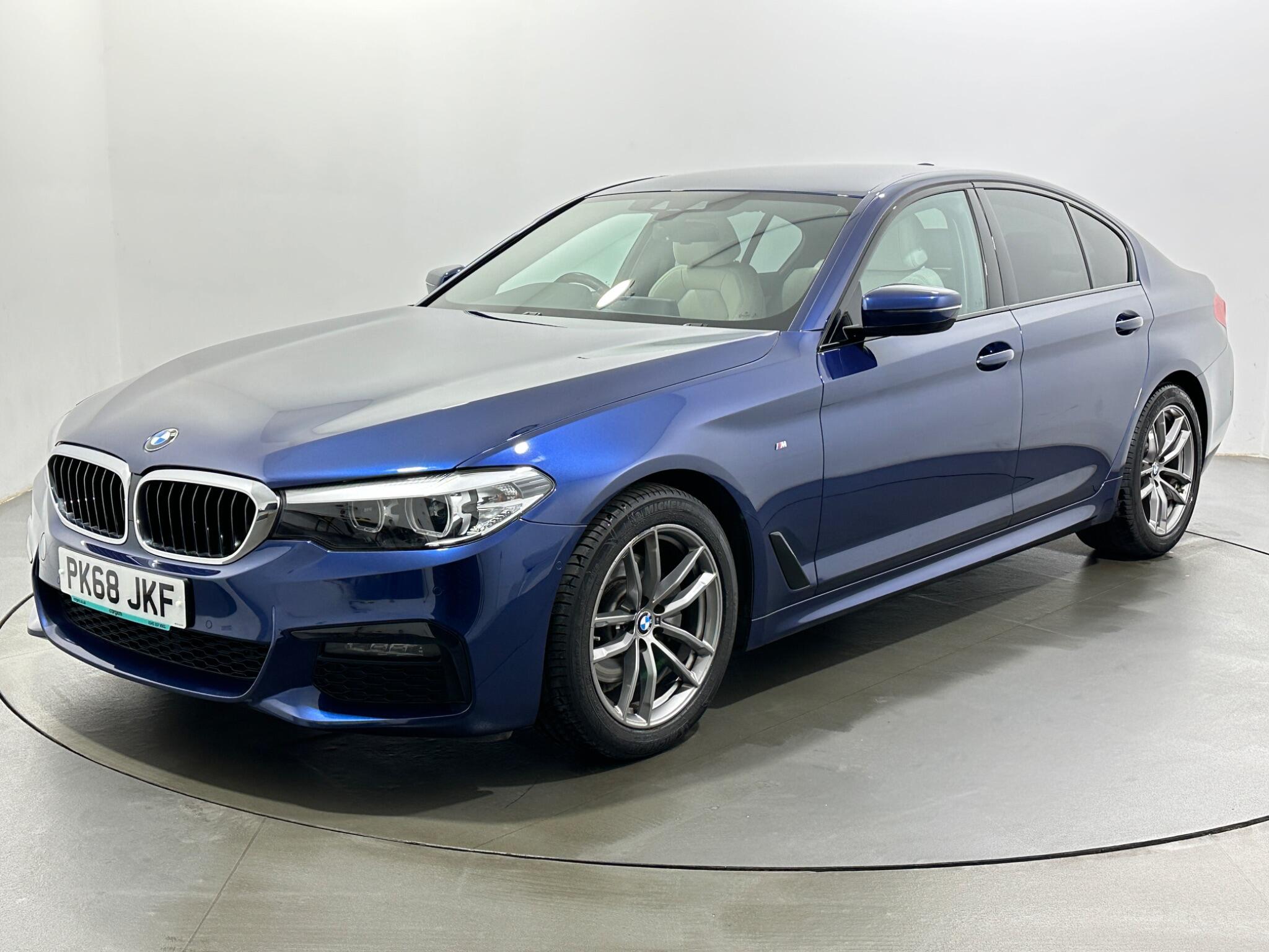BMW 5 Series view 4