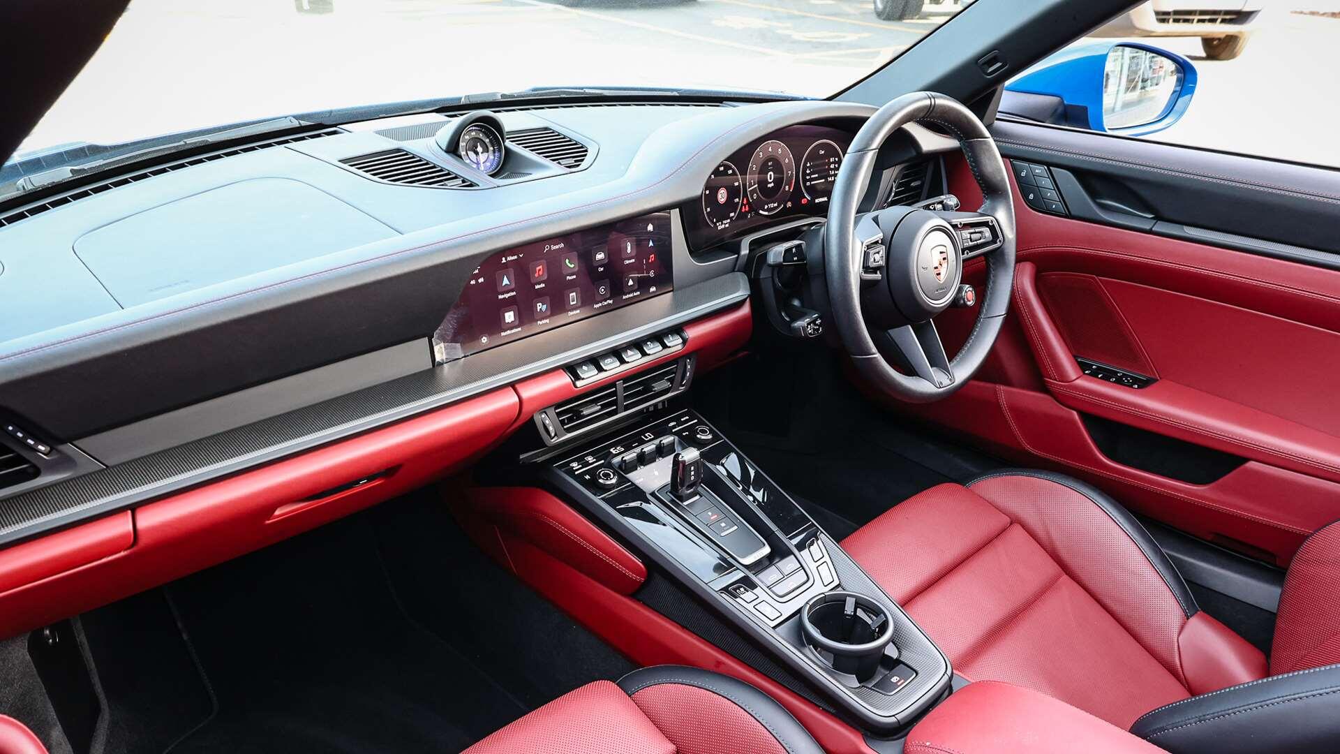 Porsche 911 view 5