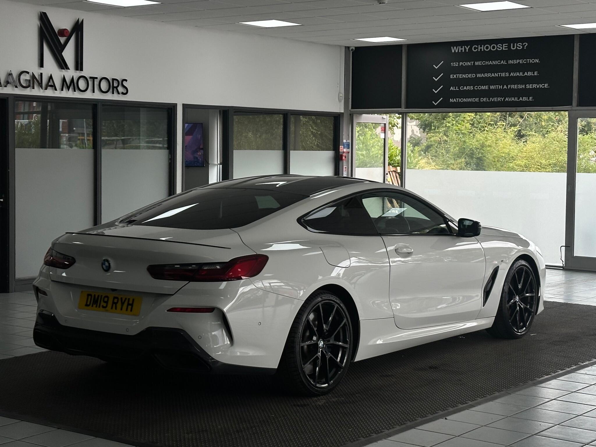 BMW 8 Series view 14