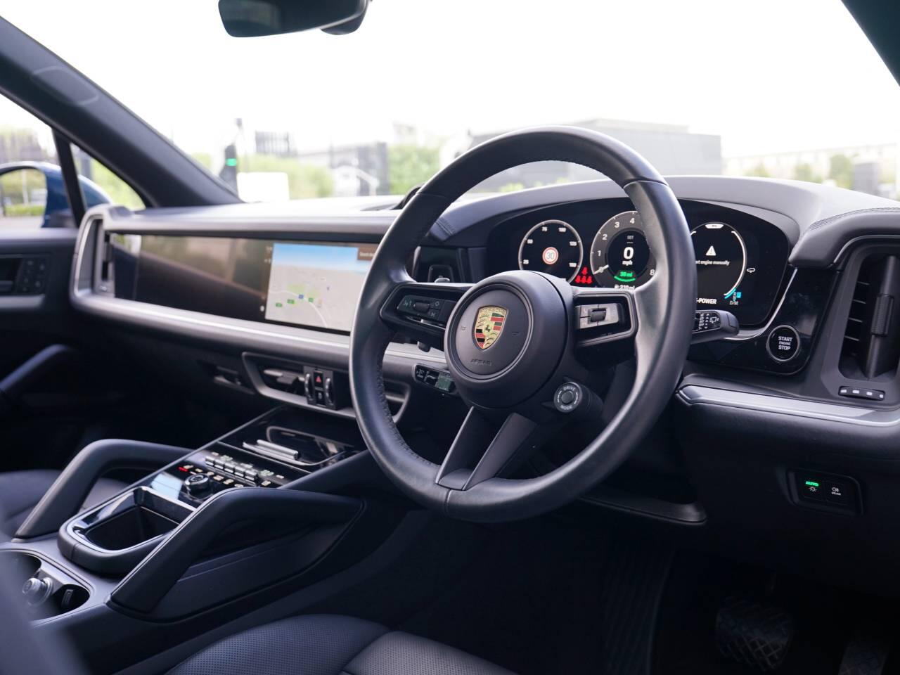 Porsche Cayenne view 19