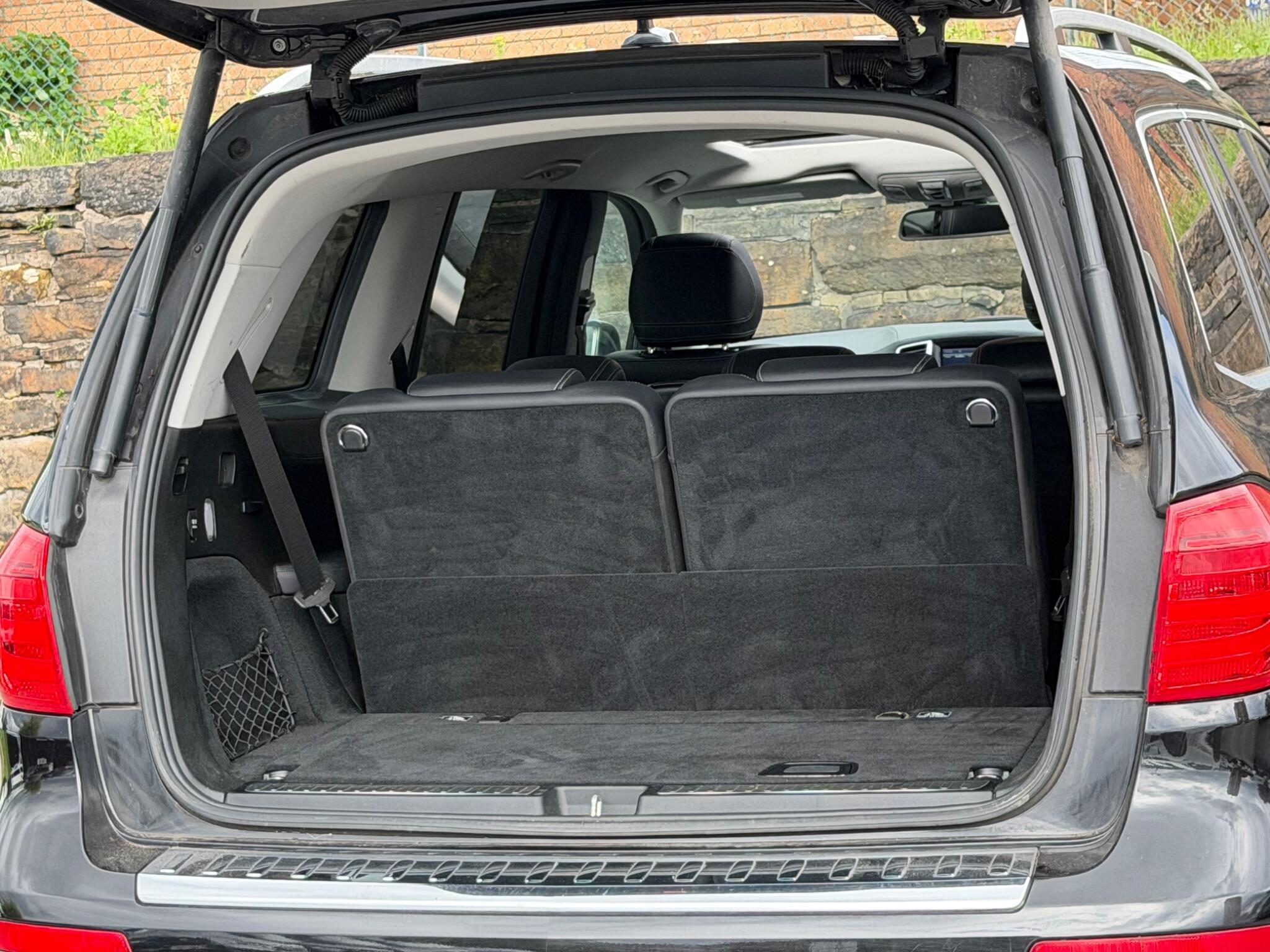 Mercedes-Benz GL view 23