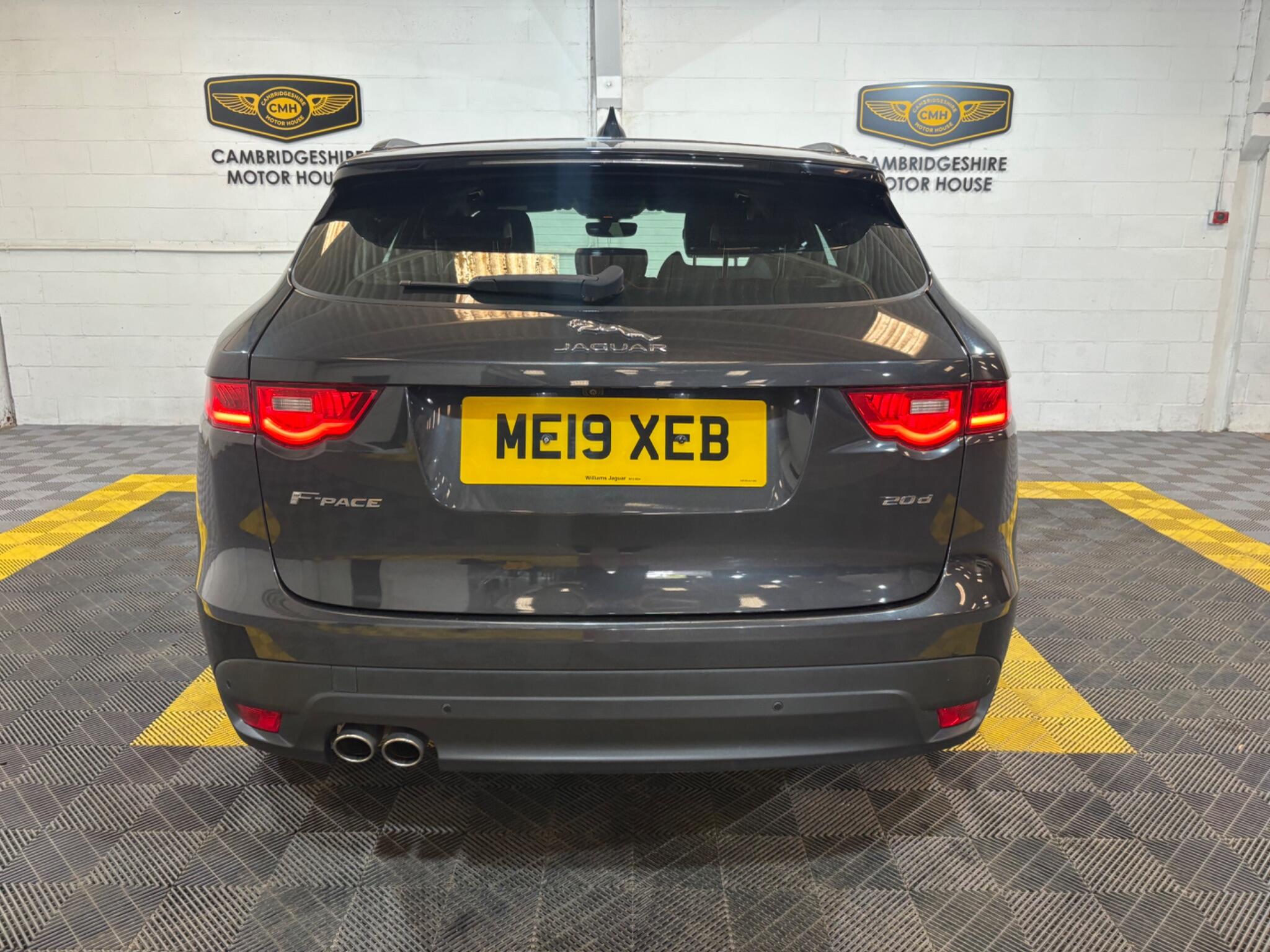 Jaguar F-Pace view 12