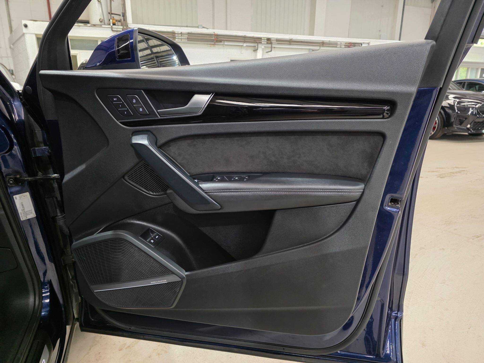 Audi Q5 view 18