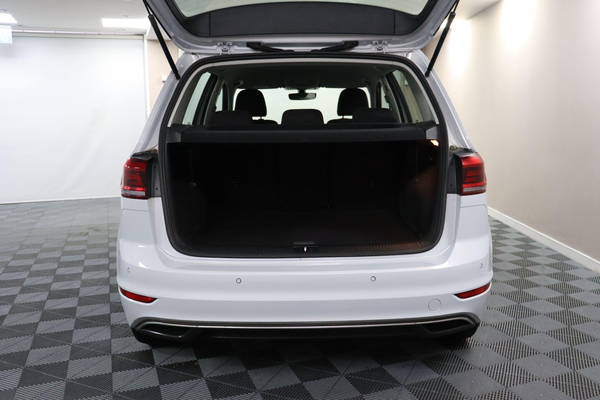 Volkswagen Golf SV view 14