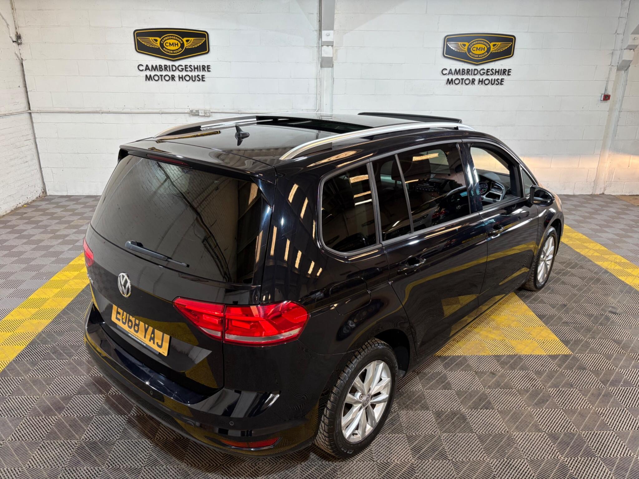 Volkswagen Touran view 15
